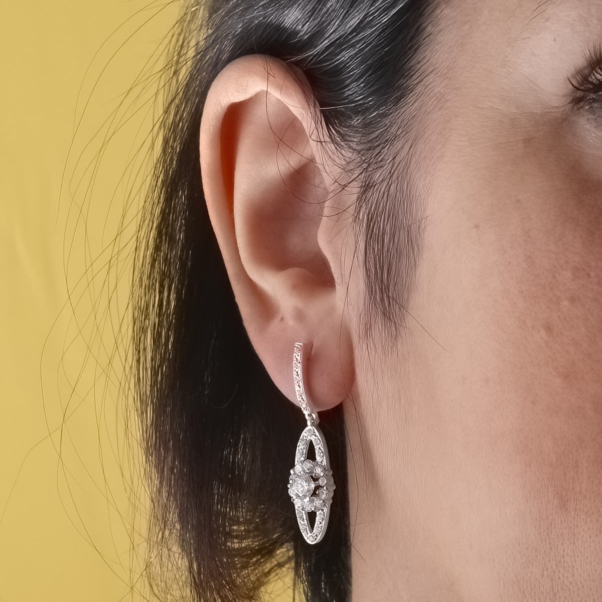 Pendientes Oro Blanco 18K y Circonitas 35X9 mm Cierre Push