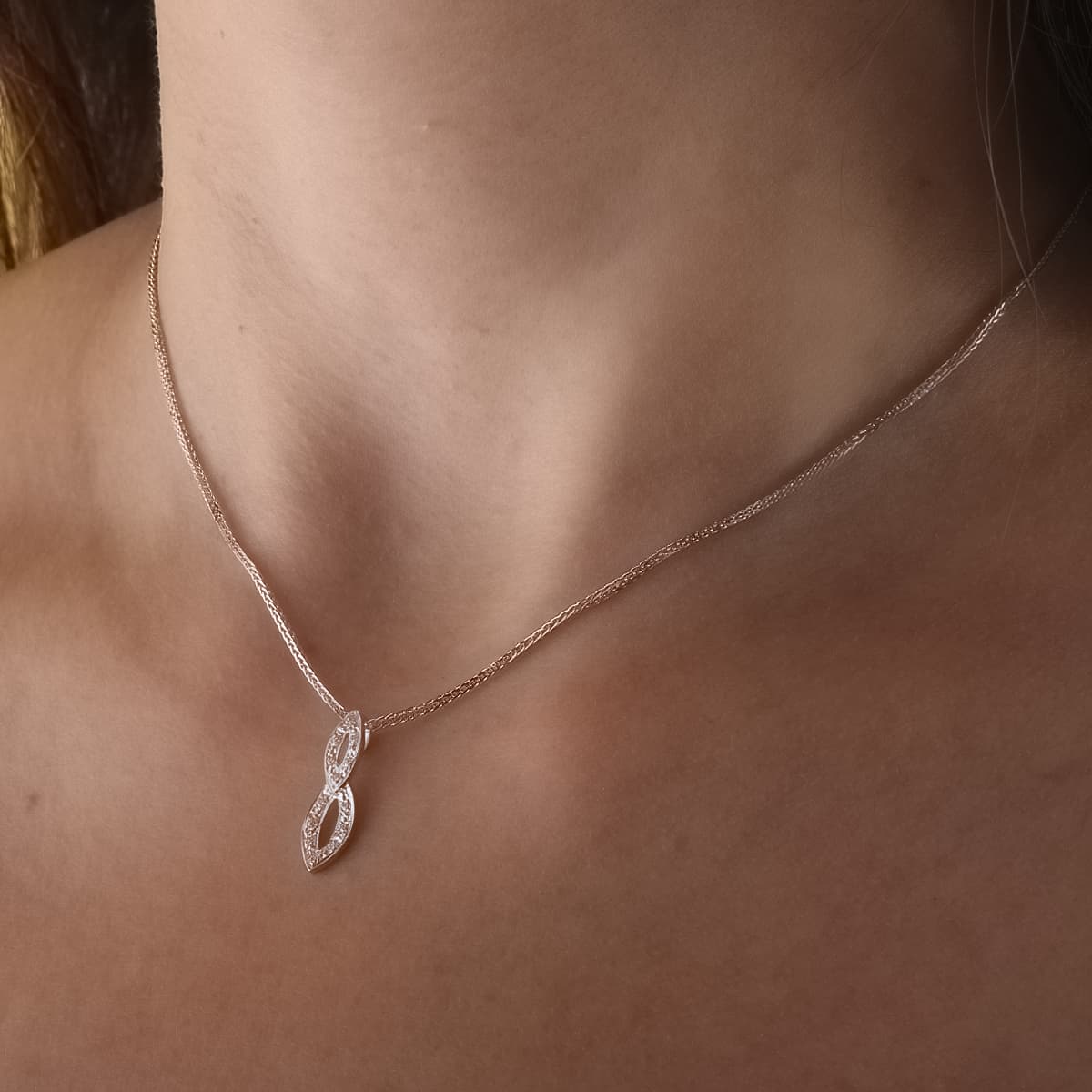 18K Collier en Or Blanc 45 Cm. Pendentif 20X9 mm Zircon