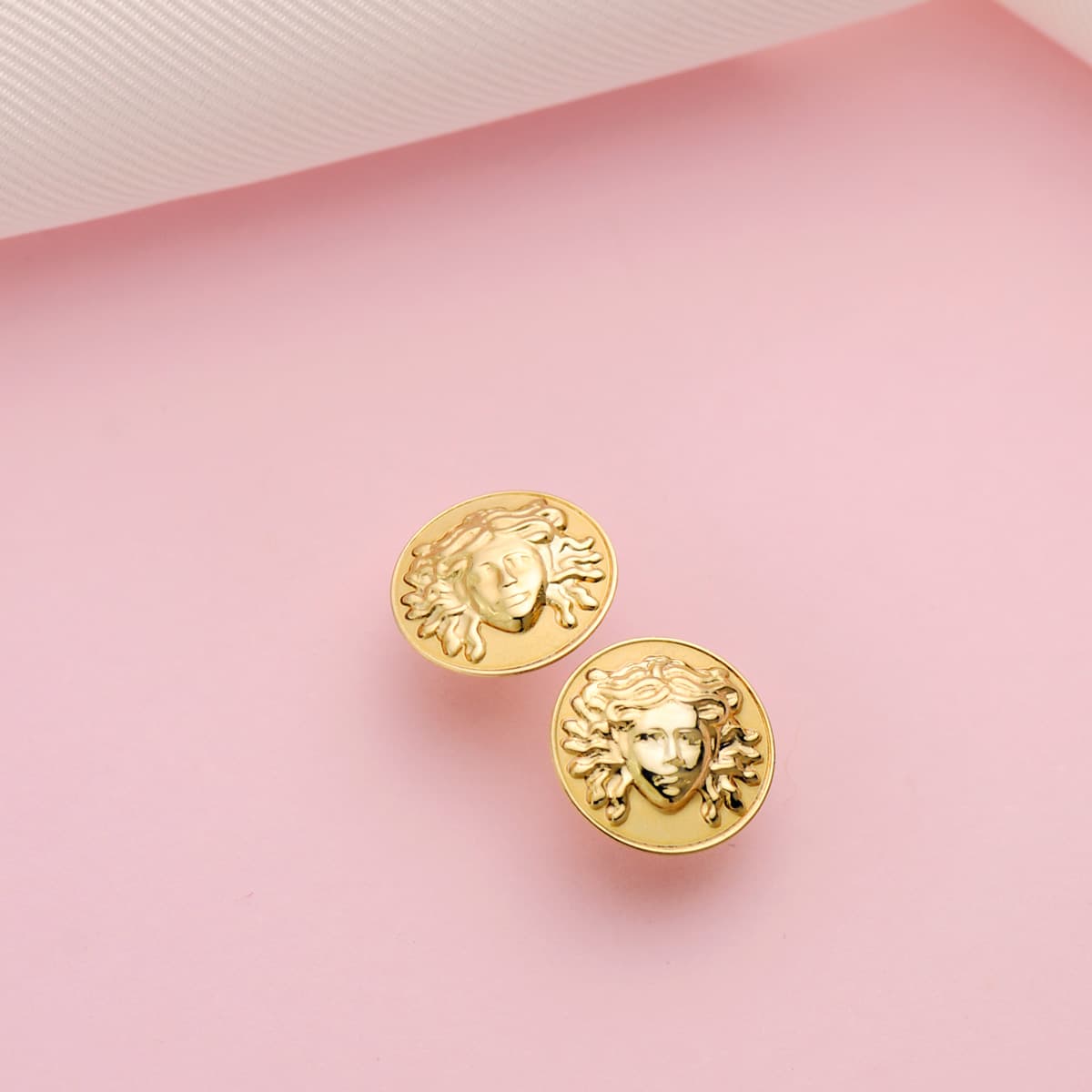 18K Boucles Doreille en Or Jaune Rondes avec Méduse 12 mm Mate. Poussettes.