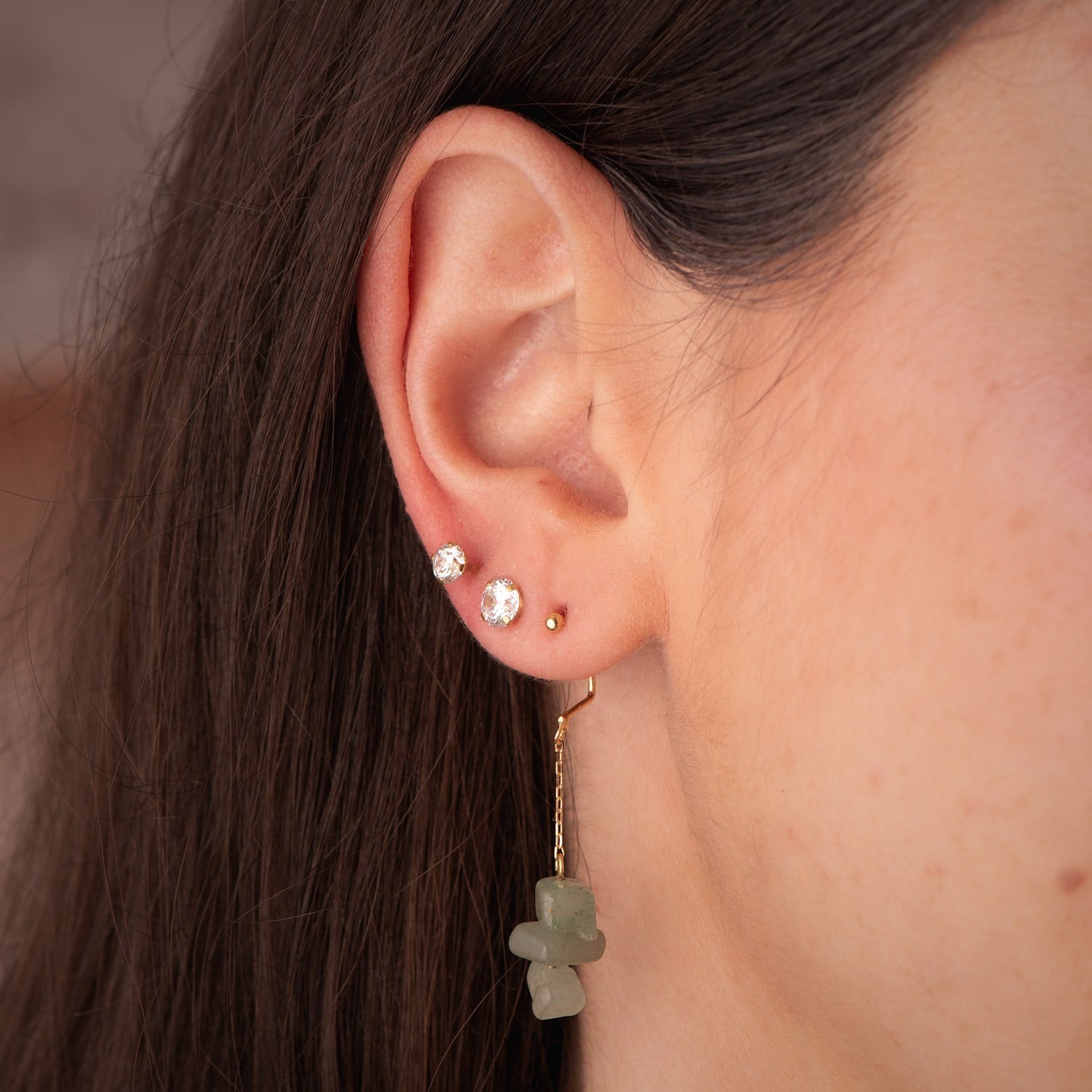 Balle Dor Jaune 18K 2 mm et Chaîne avec 3 Pierres Vertes Hautes: 41 mm Fermoir Poussettes Papillon