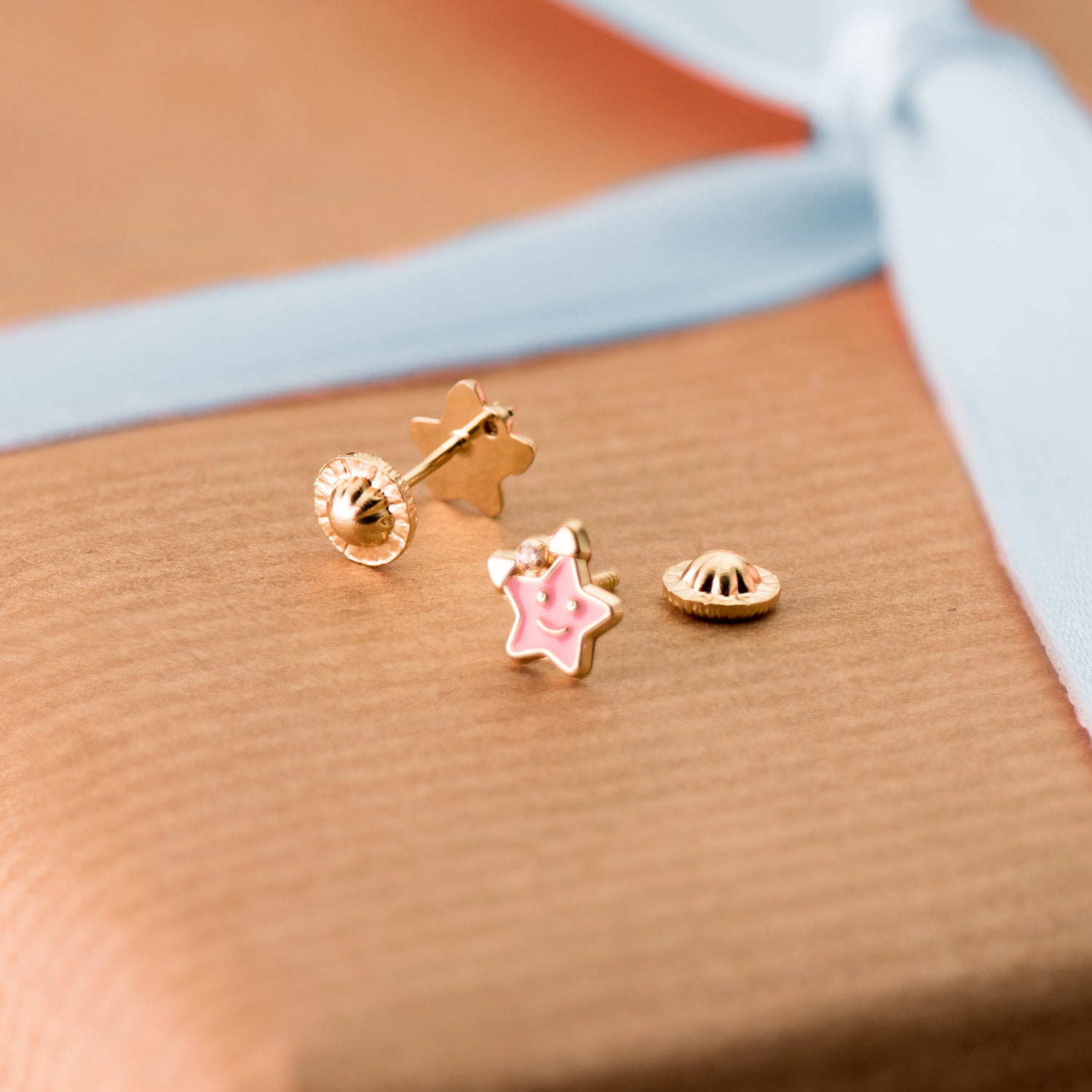 18K Clous d'oreilles en Or Jaune Étoile Émail Rose Fermoir à Vis 6,5X6,5 mm