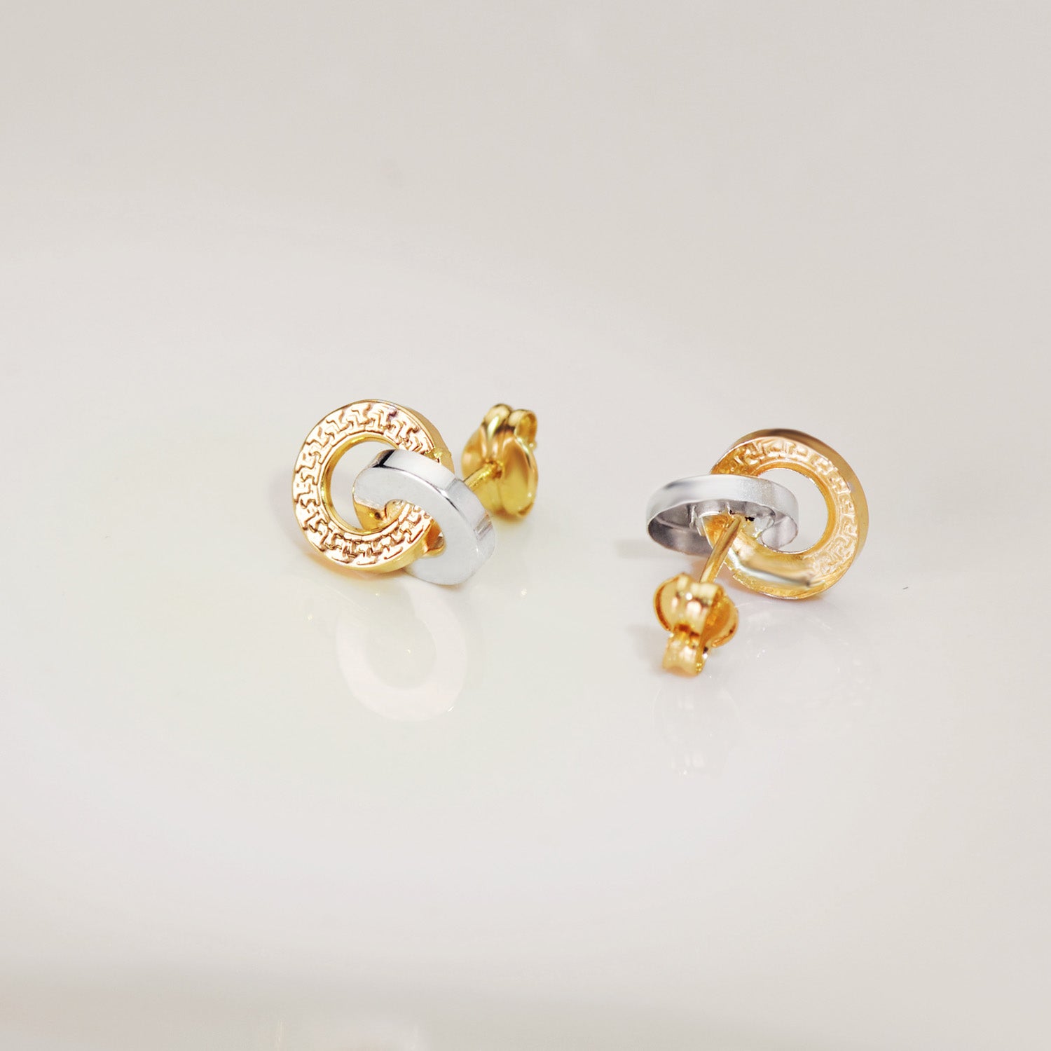 18K tofarvede guld Double Hoop øreringe. 10 x 7 mm. Klap til klapvogn
