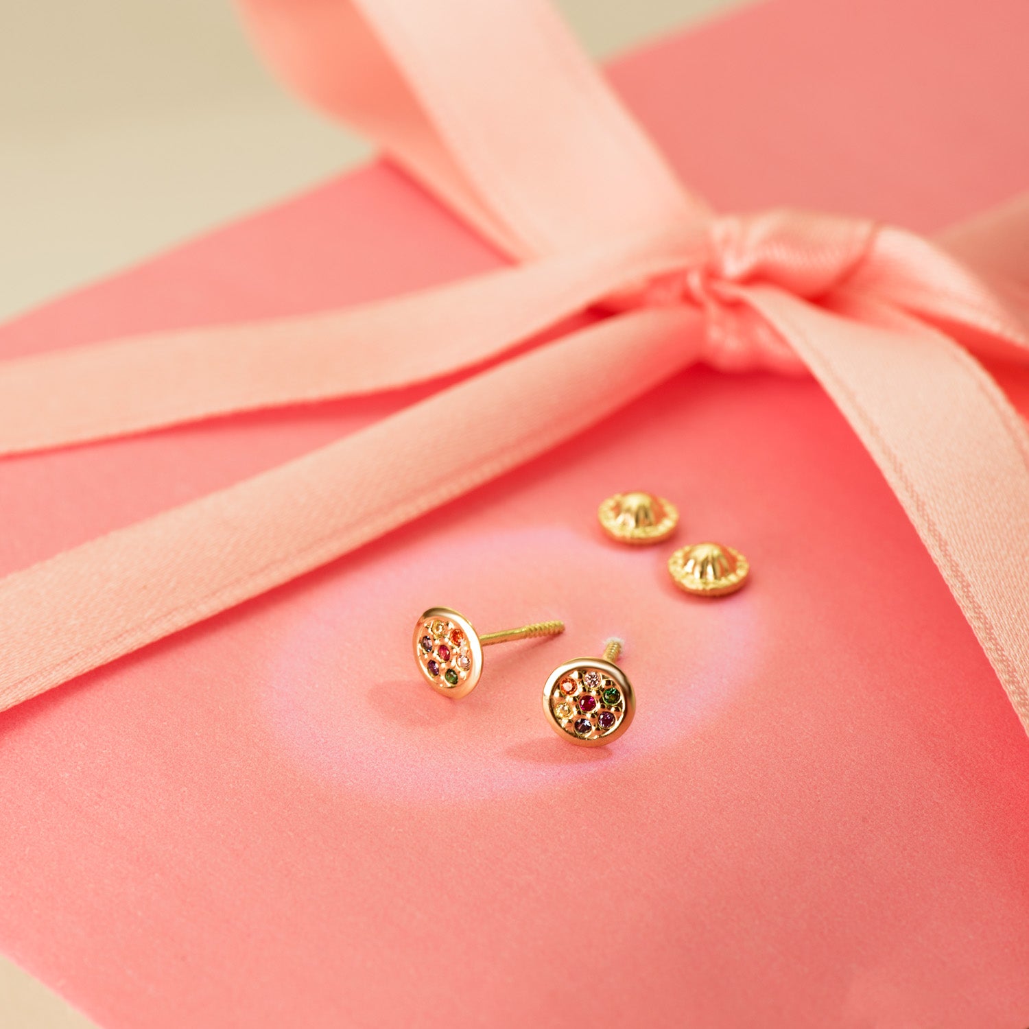 Boucles d'oreilles Rondes en Or Jaune 18K avec Zircone Colorées Fermoir à Vis 5,5 mm