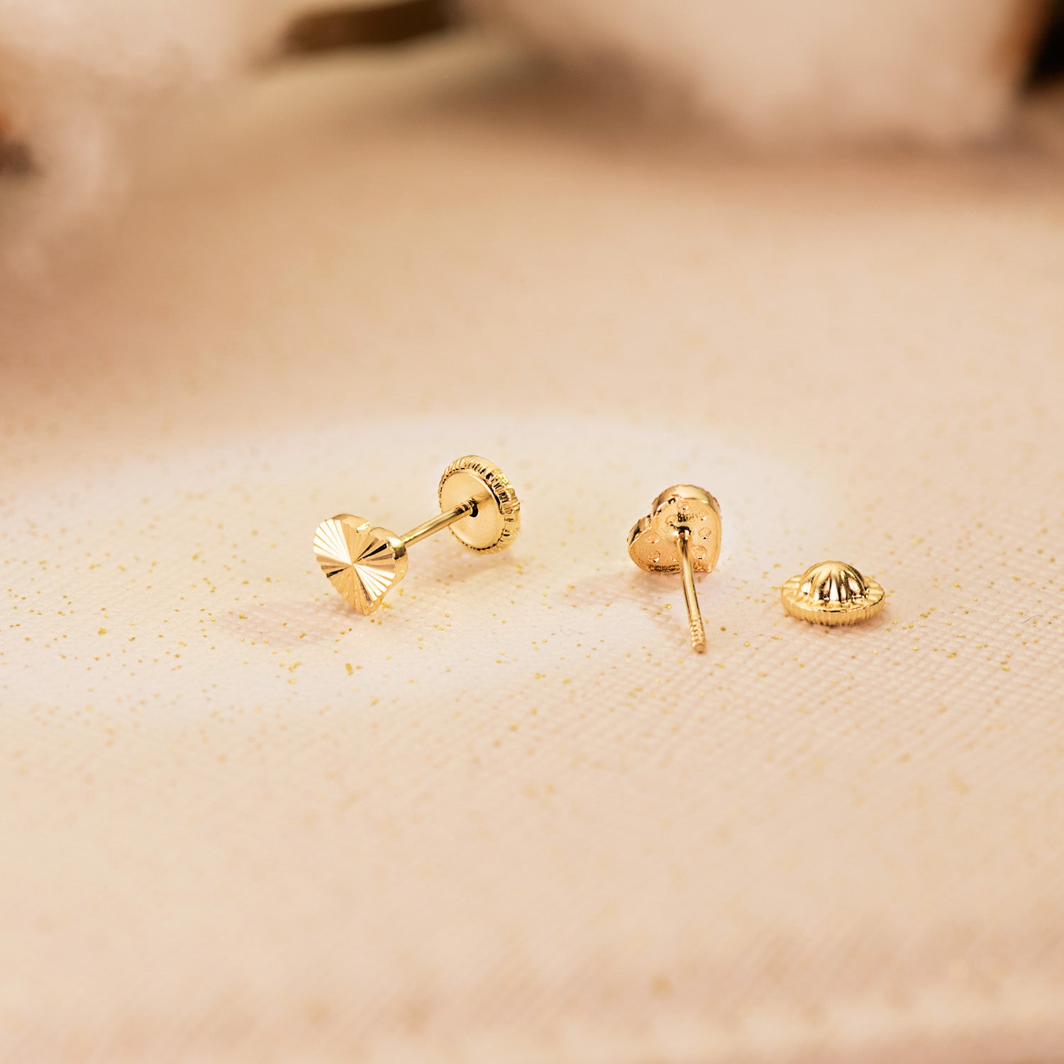 18K Clous d'oreilles Or Jaune Coeur Facettée 5 X 4 mm Fermoir à Vis