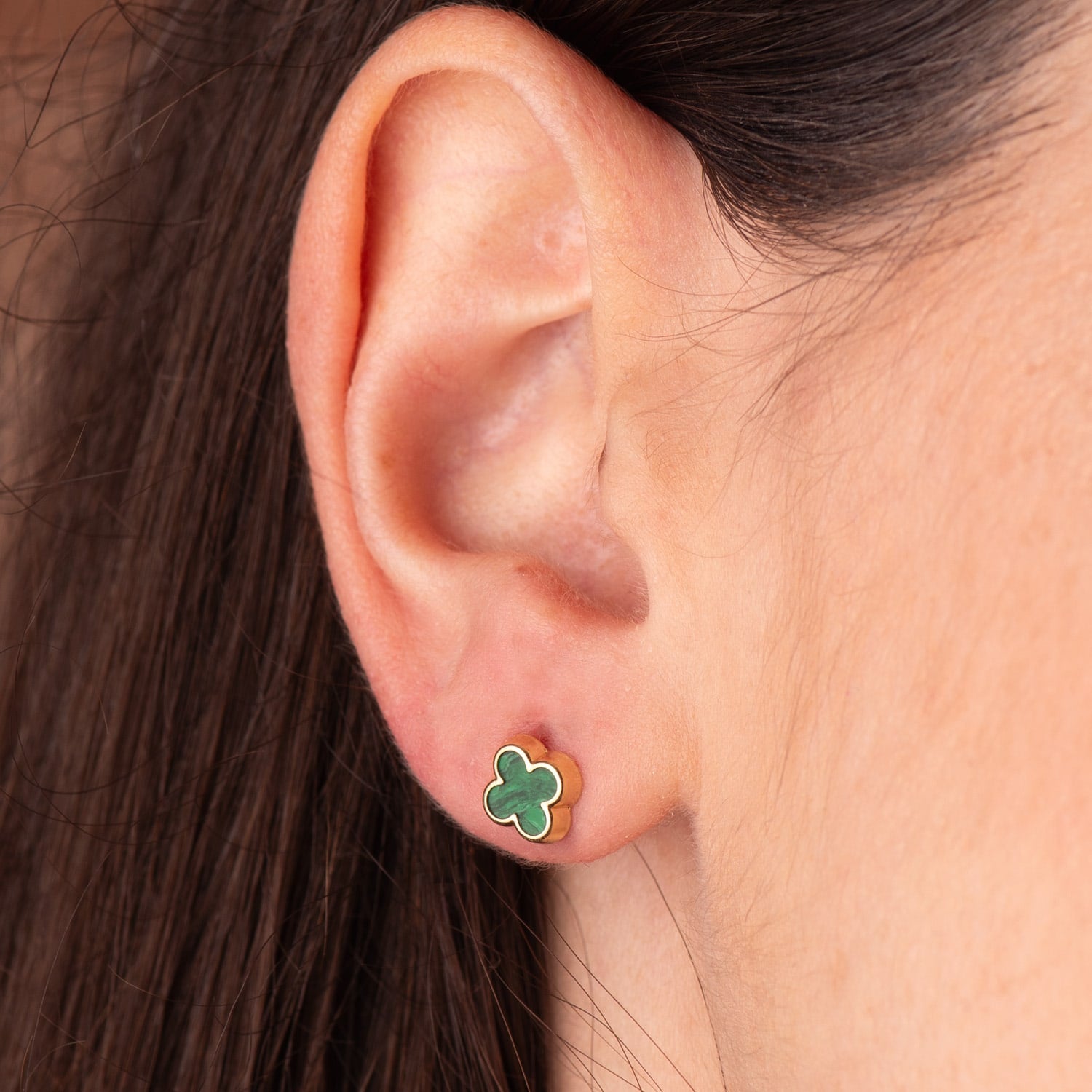 Clover øreringe i 18K gul guld med Malakit 7X7 mm sommerfugleklapvogn