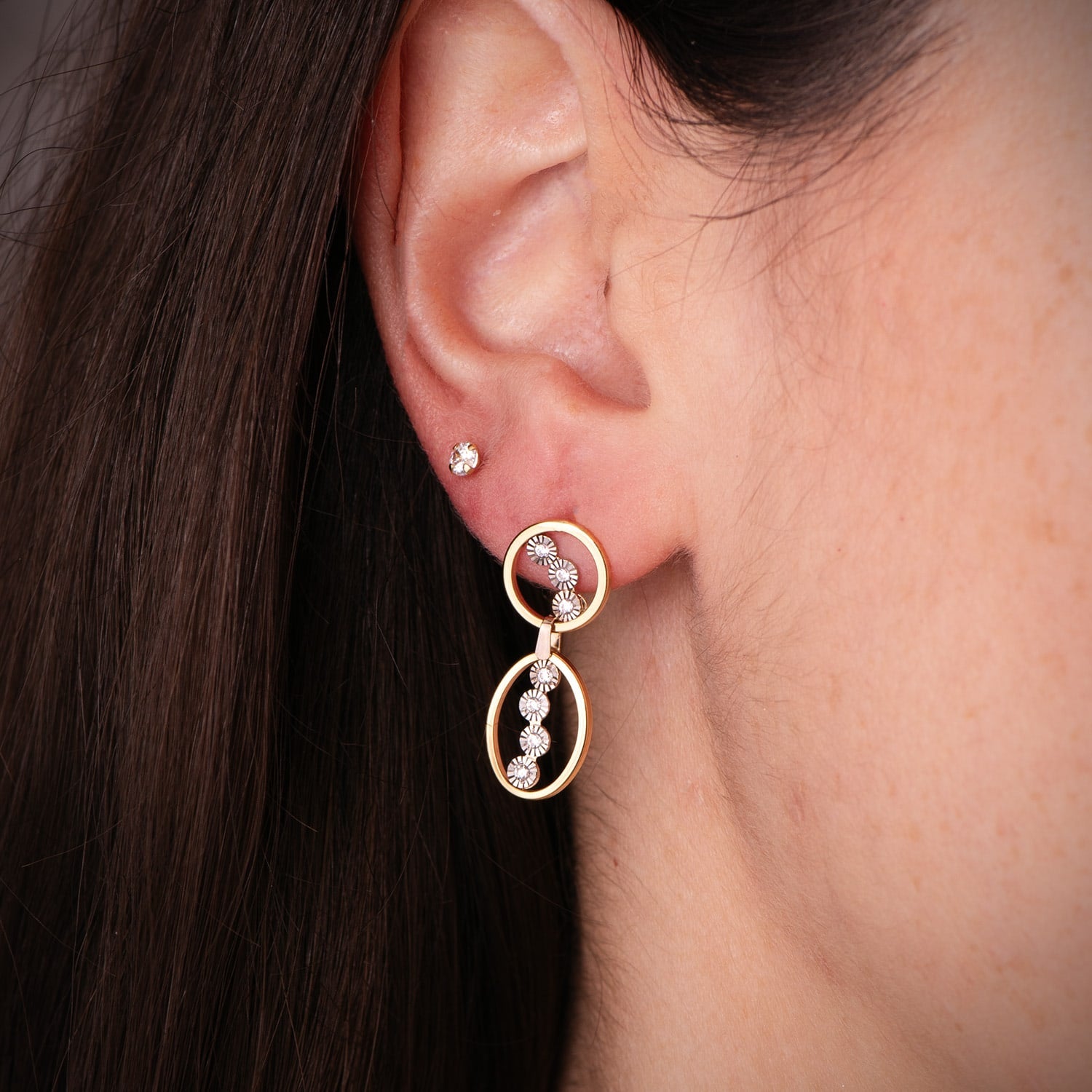 Boucles d'oreilles Longues en Or Bicolore 18K avec Deux Créoles avec Zircon Mesure: 25 X 9 mm Fermoir Poussettes Papillon
