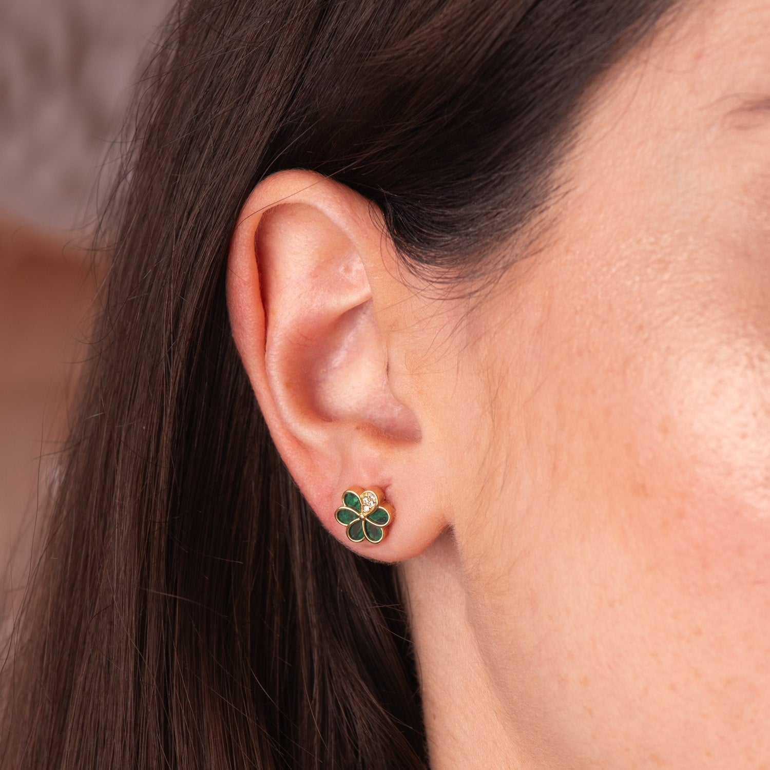 Boucles d'oreilles Fleur en Or Jaune 18K avec Pétales de Malachite et Zircon 8,5 X 8,5 mm Fermoir Poussette Papillon