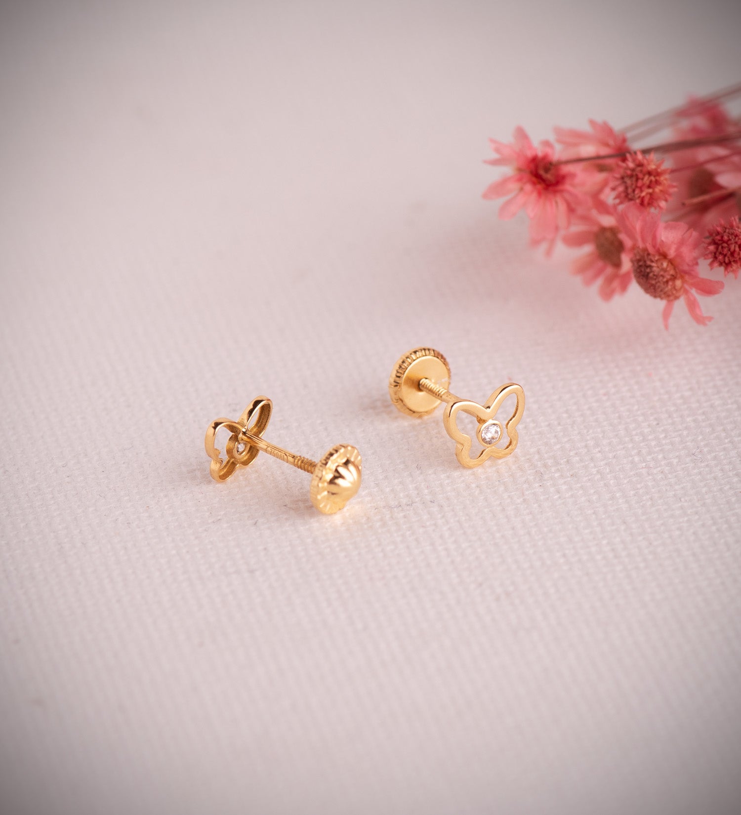 Boucles d'oreilles en Or Jaune 18K Papillon Ajouré avec Zircon Taille : 6,5 X 5 mm Fermoir a Vis