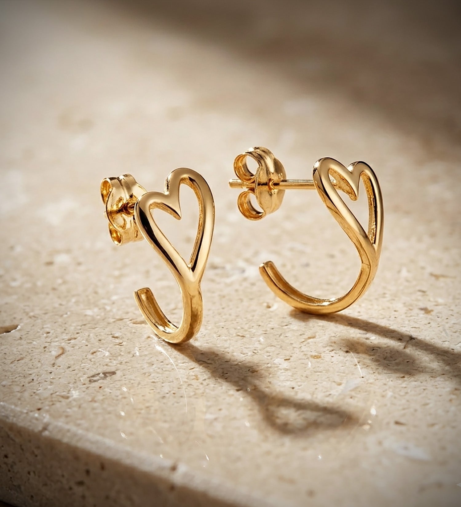 Demi-cerceaux en Or Jaune 18K avec Forme de C?ur Ajouré Brillant Taille : 13 X 6,5 mm Fermeture à Pression
