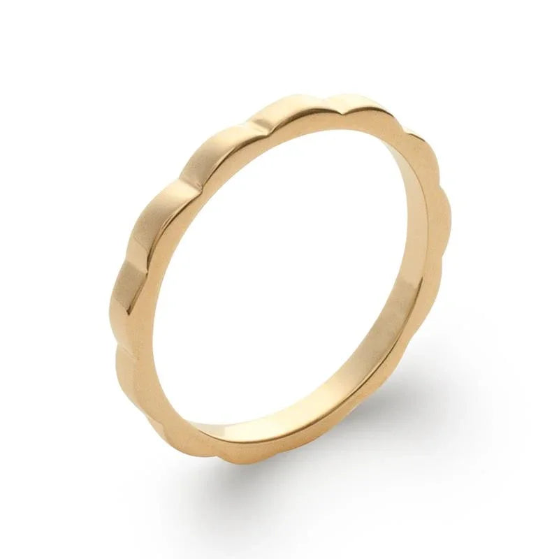 Anillo Ondulado – Chapado en Oro | Azuline