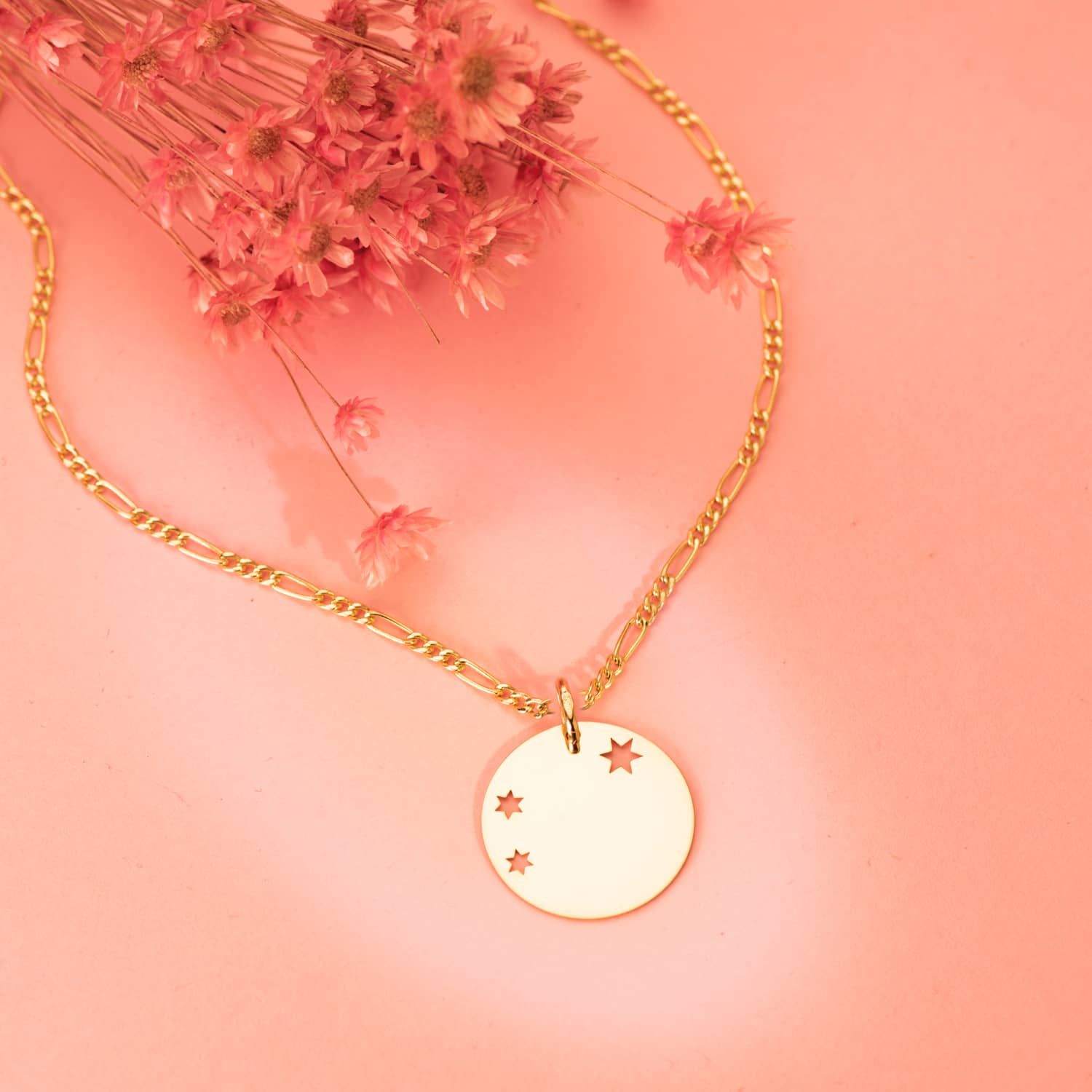 Pendentif Rond Rose des Vents Or Jaune 18K Gravé Brillant 18 mm
