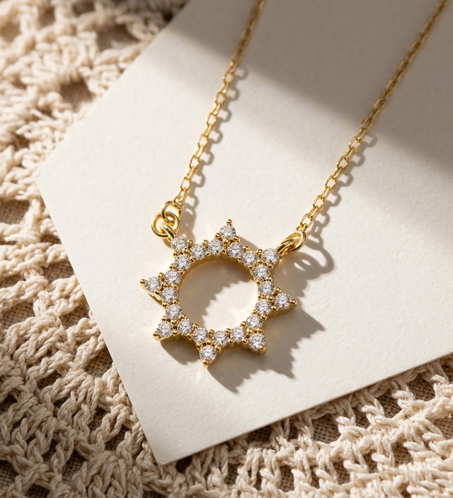 18K Collier en Or Jaune Pendentif Soleil 14 mm Chaîne Forçat 42 5 Cm