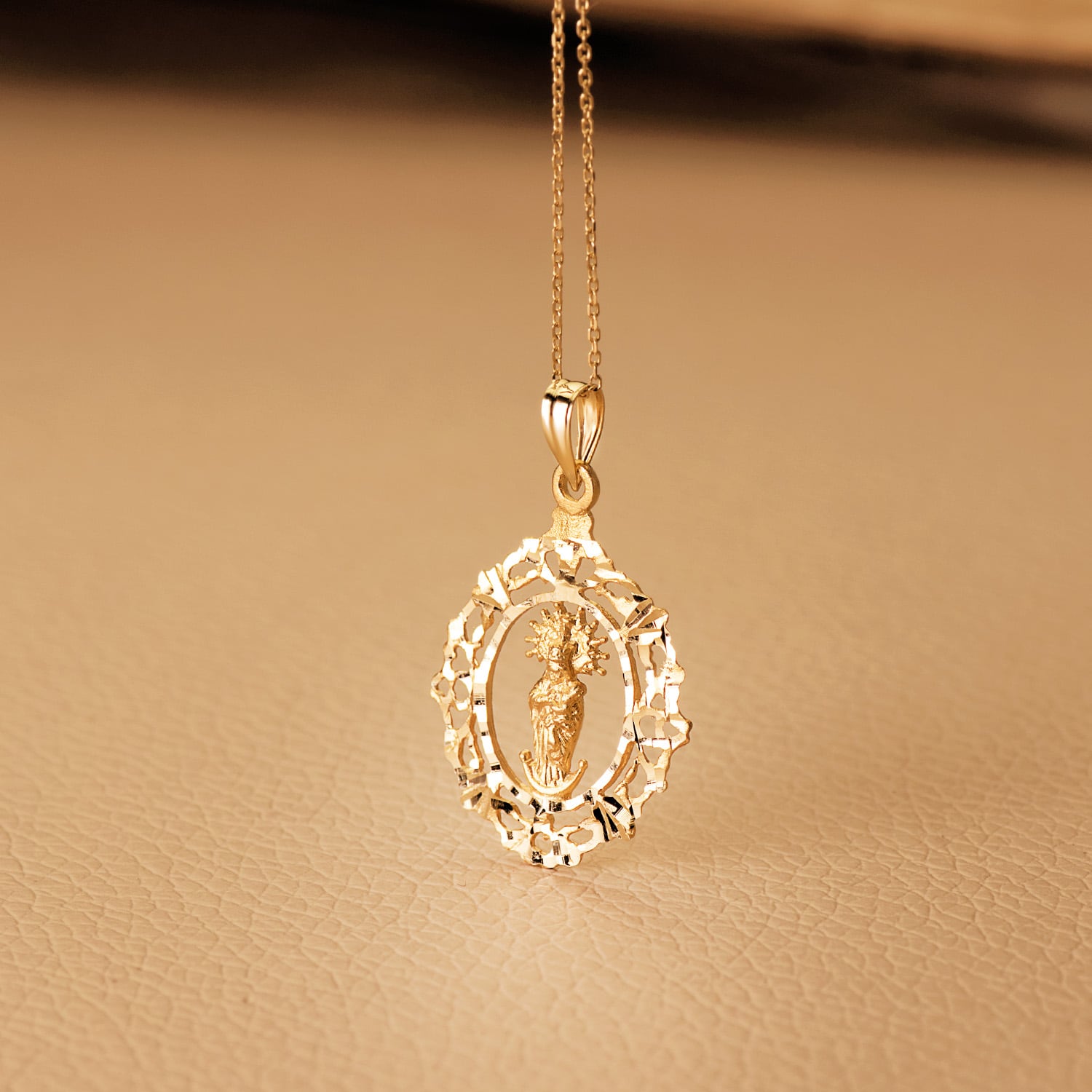 18K Virgin Almudena érem 27 X 20 mm