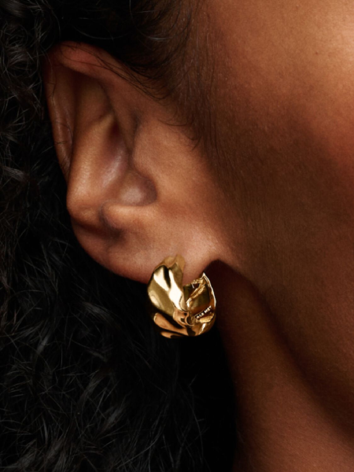 Pendientes de aro ondulados de oro | Pandora