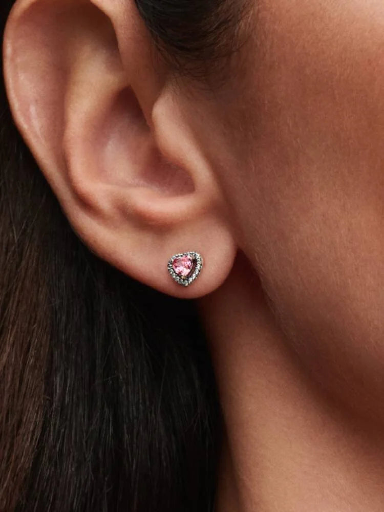 Aretes con forma de corazón en relieve de plata rosa | Pandora