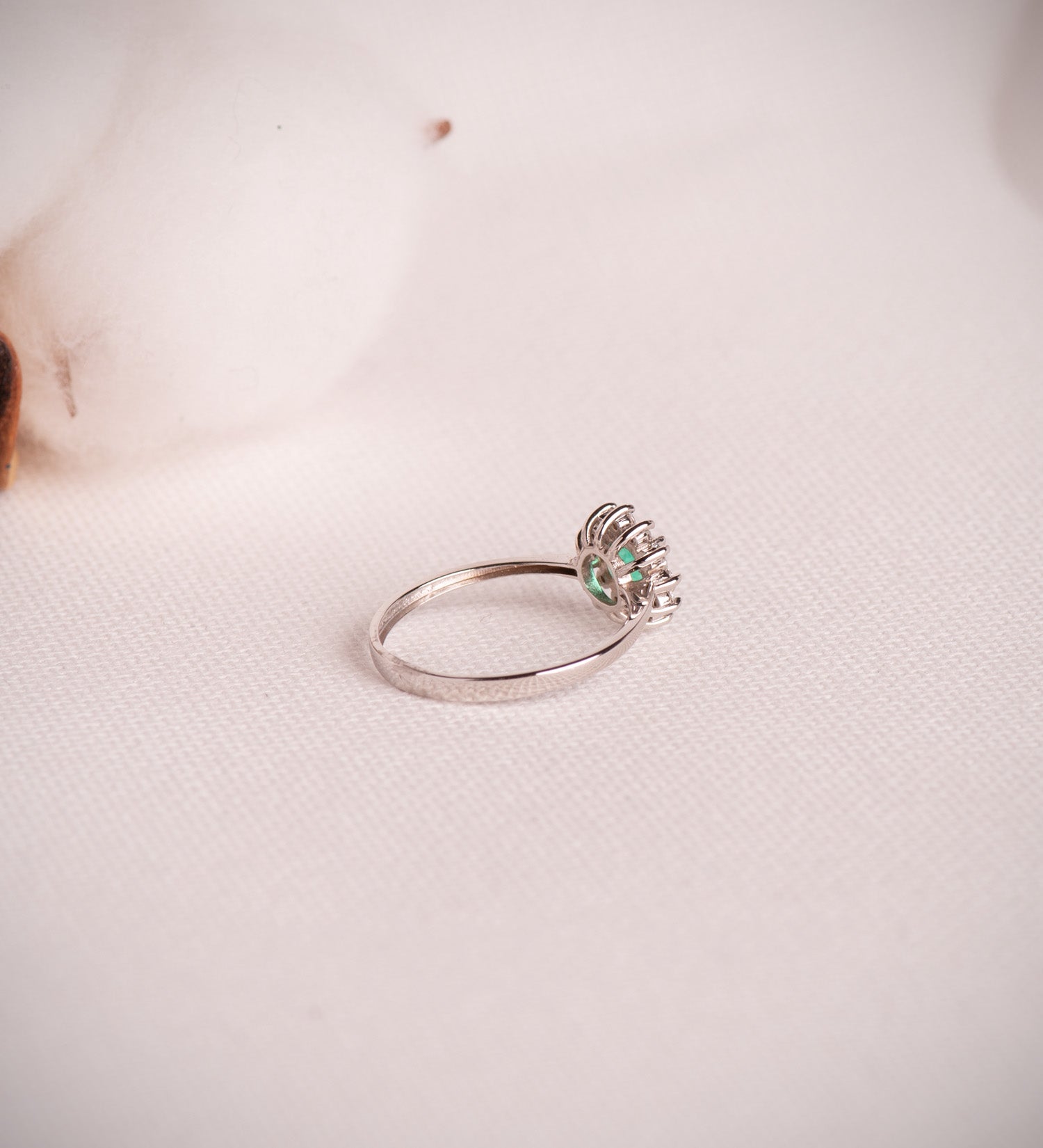 18K vitguld Ring omkristalliserad smaragd 5 mm 0,48 Ct och diamanter 0,17 Ct G - VS2