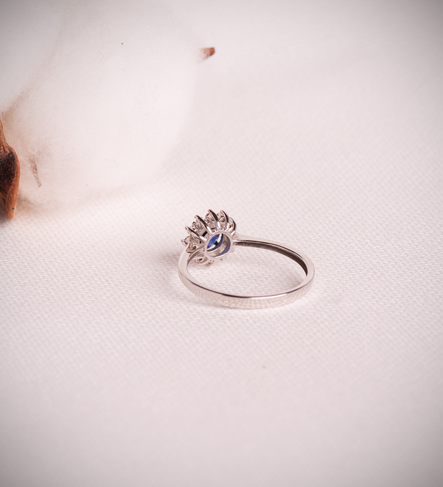 Ring van 18K witgoud met saffierdiffusie 5 mm 0,56 Ct en labdiamanten 0,17 Ct G - VS2