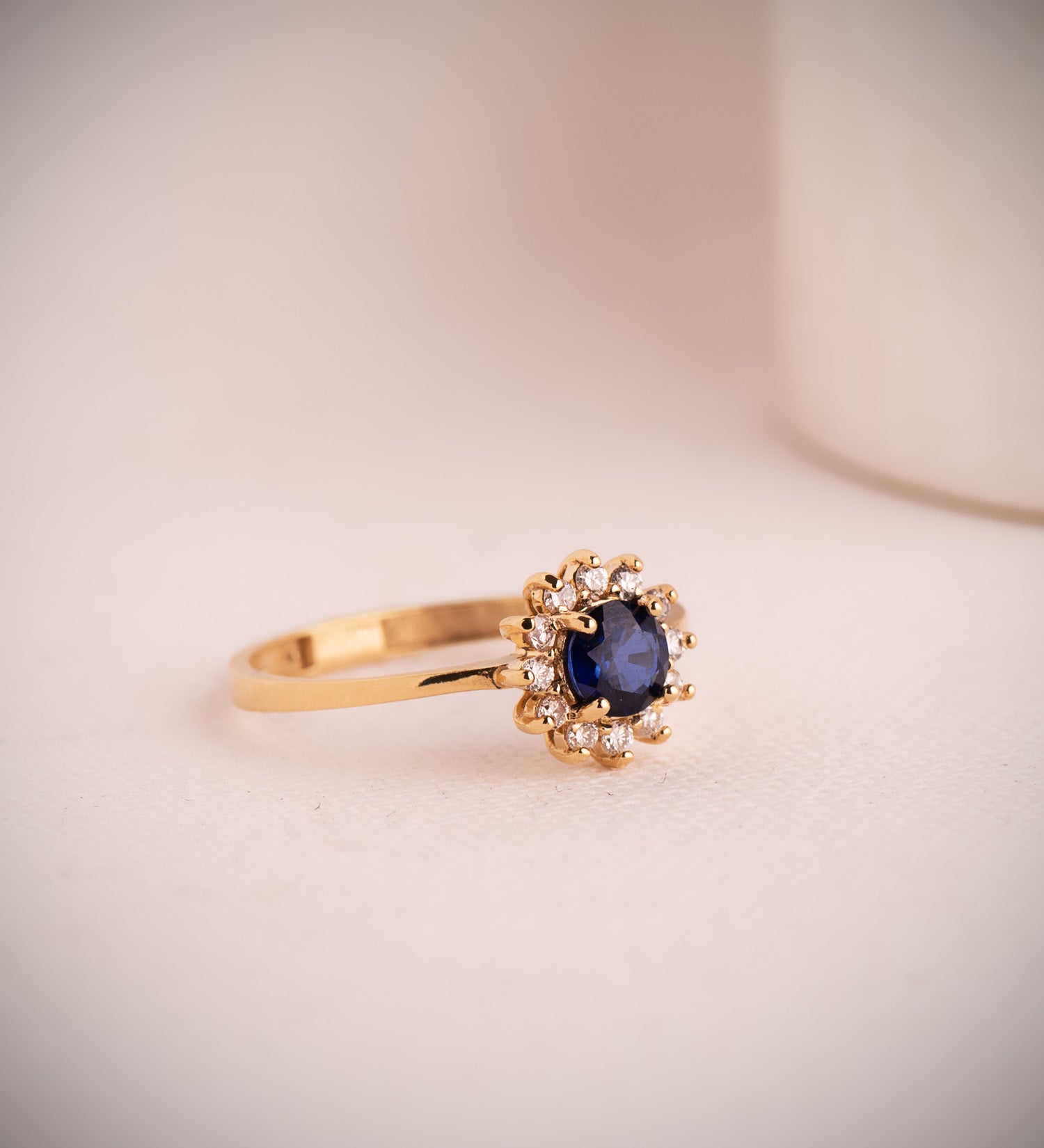 Ring in 18K witgoud Saffierverspreiding 5 mm 0,56 Ct en Lab-diamanten 0,17 Ct G - VS2 Quattro breedte: 9,5 mm