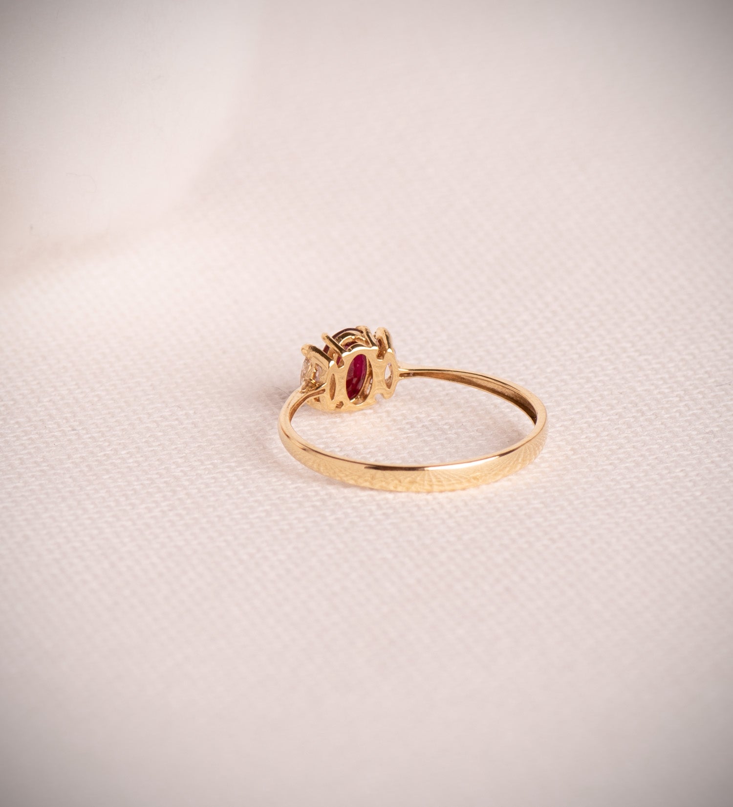 18K Yellow Gold Ring Fine Ruby 6X4 mm 0.55 Ct and Lab Diamonds 0.134 Ct E - VS2