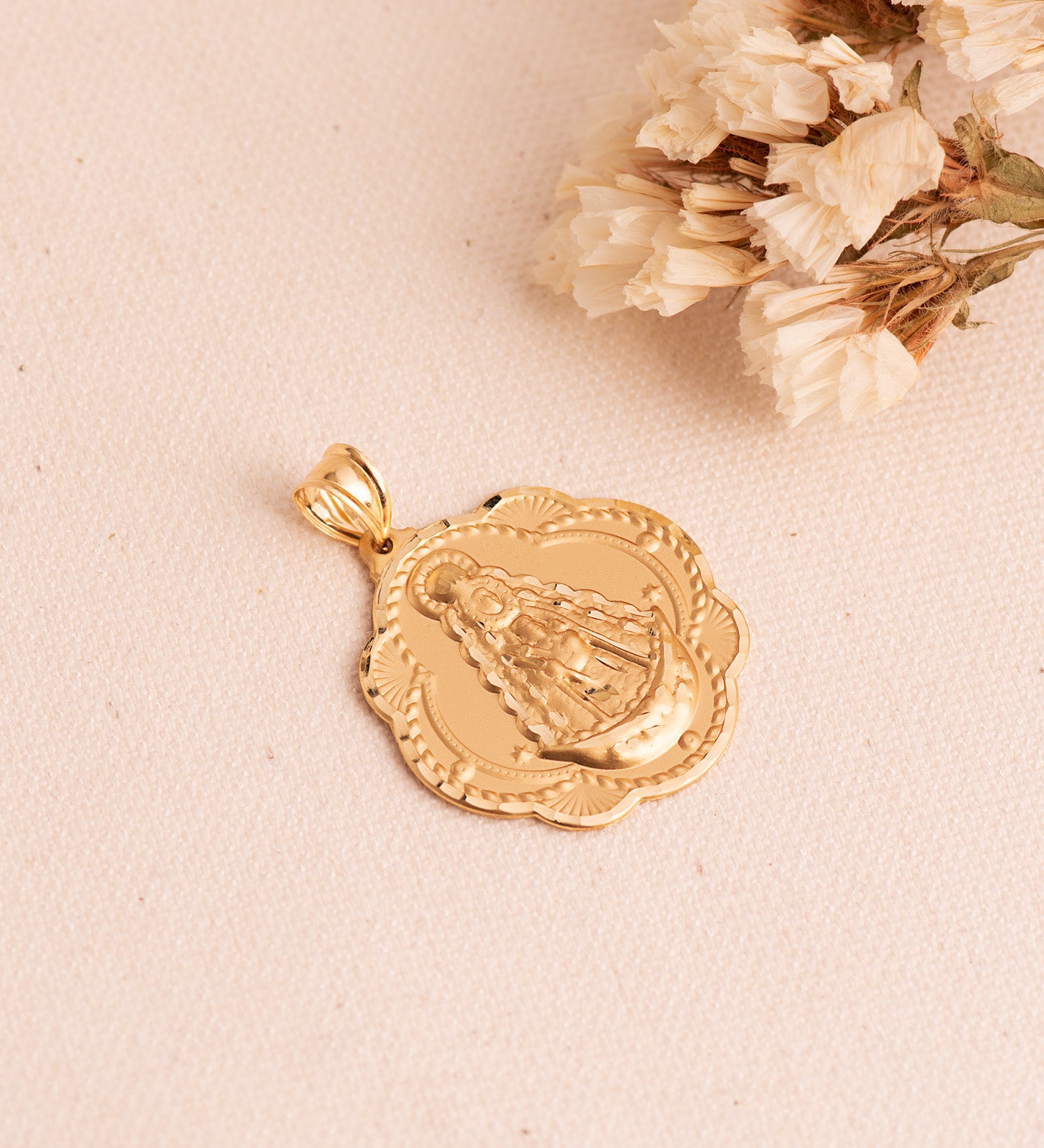 18K Médaille en Or Jaune Vierge du Rocio 26X24 mm
