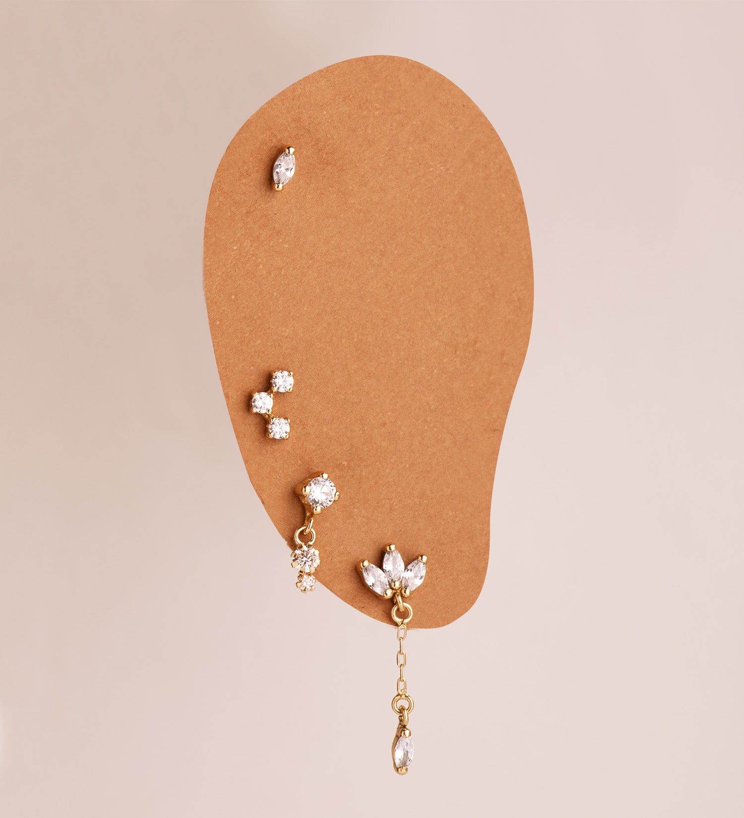 Piercing Doreille en Or Jaune 18K avec Barre Épaisse de 3 Zircons 120 mm Taille : 6,5 X 4 mm Fermoir a Vis