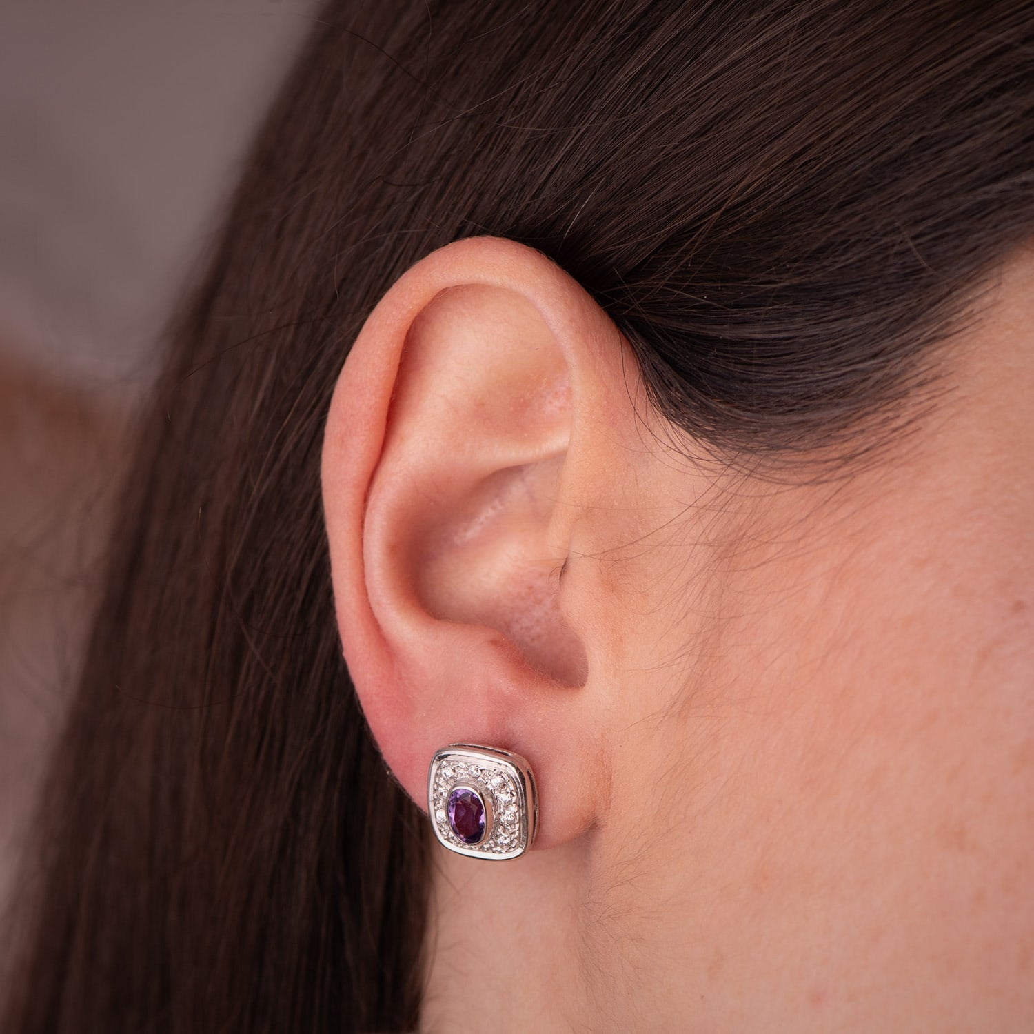 Firkantede øredobber i 18K tofarget gull med ametyst og sirkon 11X11 mm sommerfugllås
