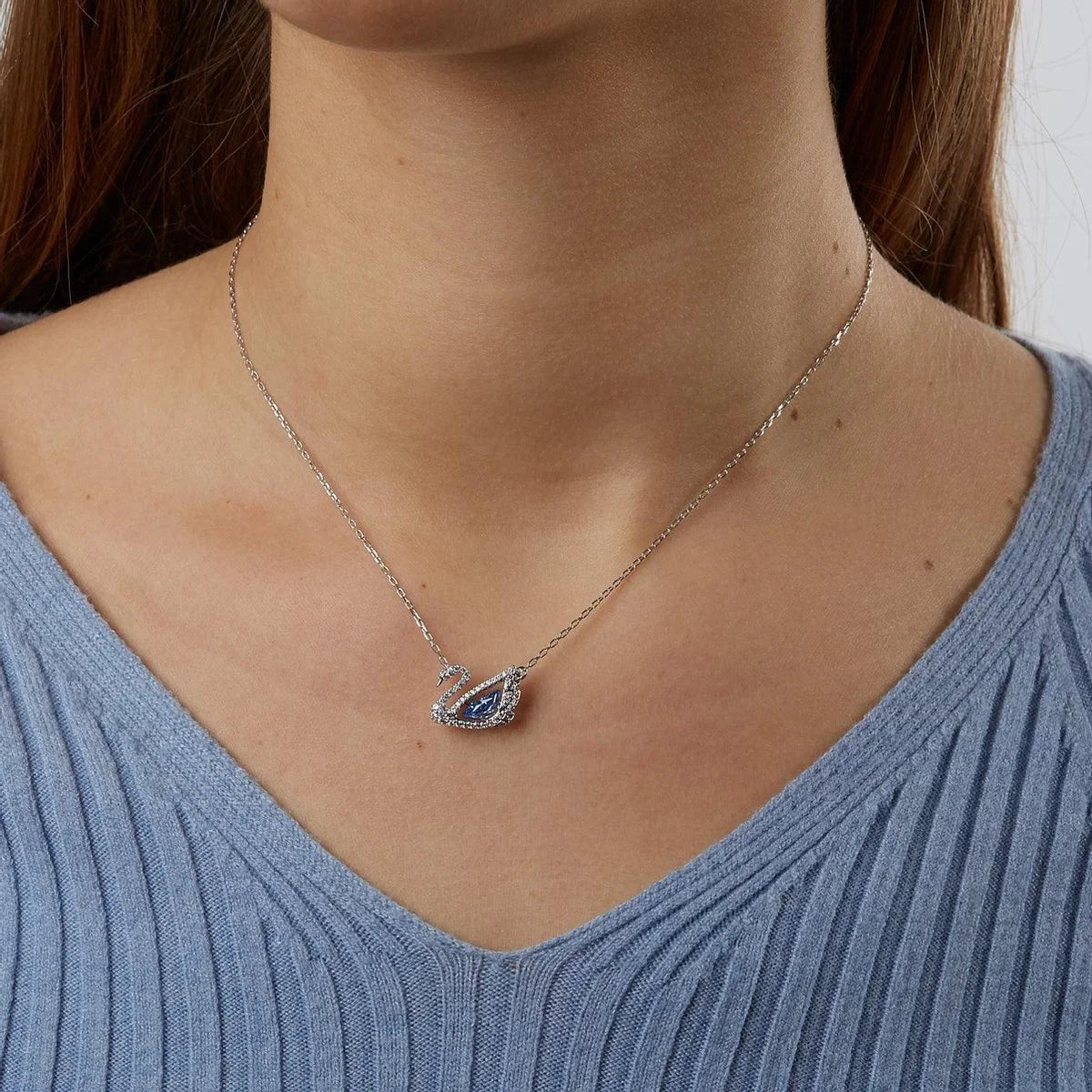 Collar Cisne Bailando Cisne Azul Rodiado – Swarovski vista 2