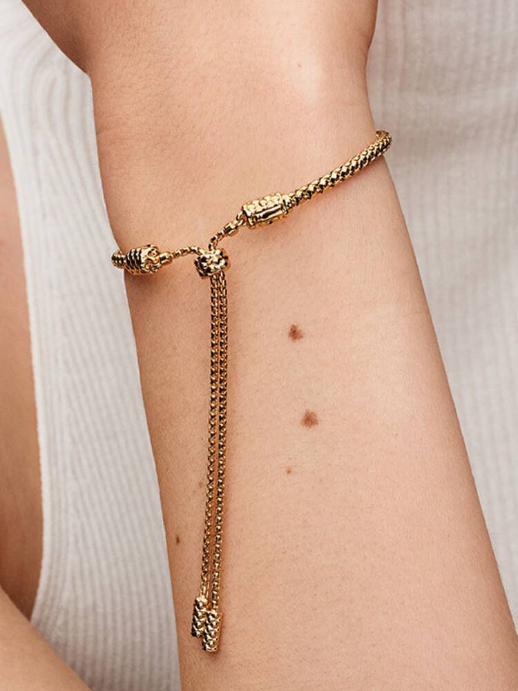 Pulsera deslizante de cadena con tachuelas de oro | Pandora