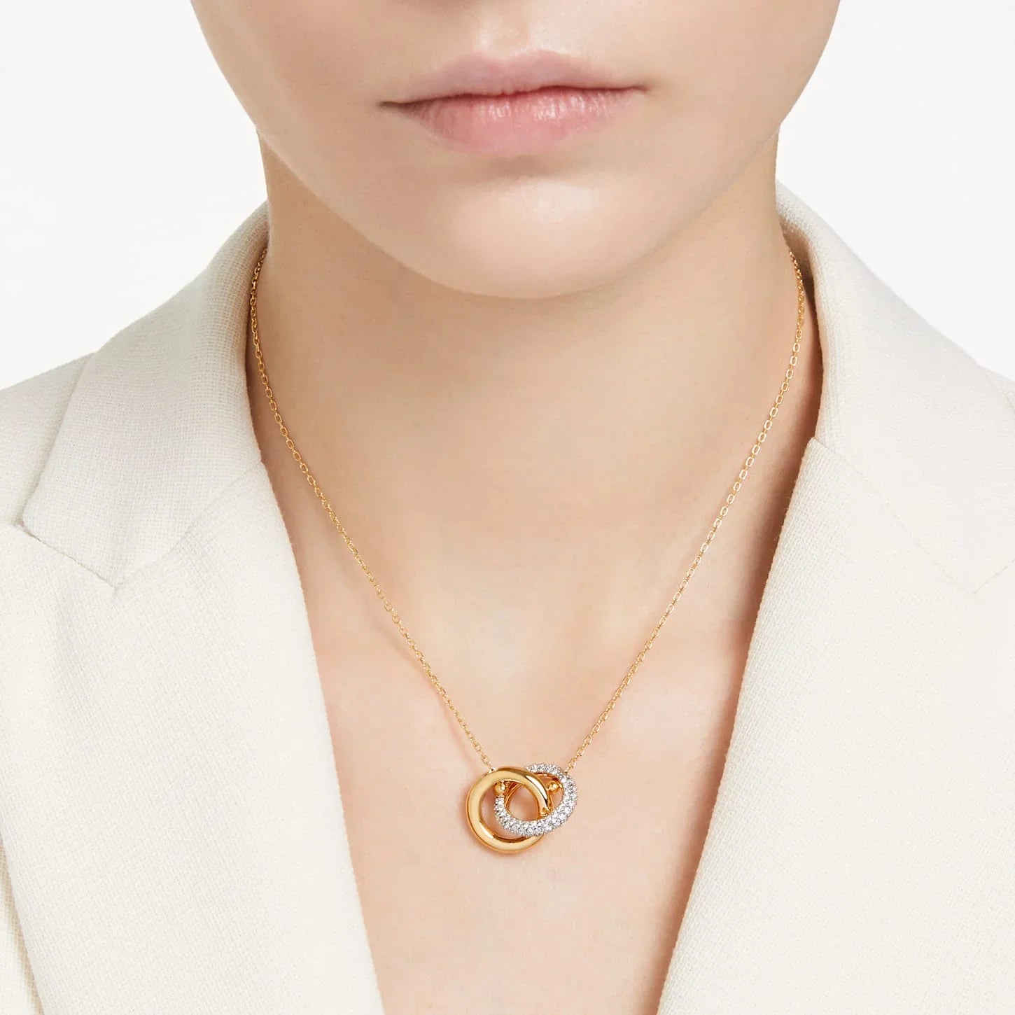 Pingente Dextera Loop Entrelaçado Ouro Branco – Swarovski vista 2