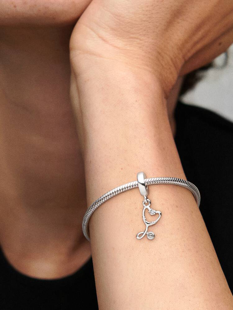 Charm Pandora - Colgante de corazón con estetoscopio | 799072C01