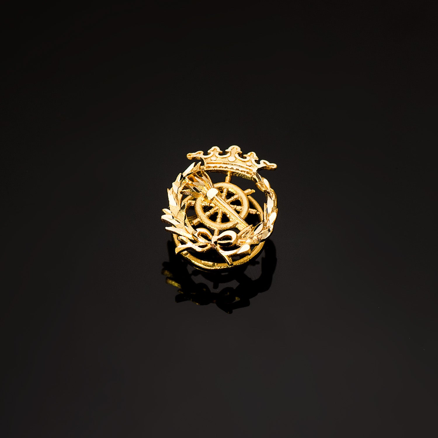 18K gult gull-emblem Statsvitenskap 17 X 14 mm