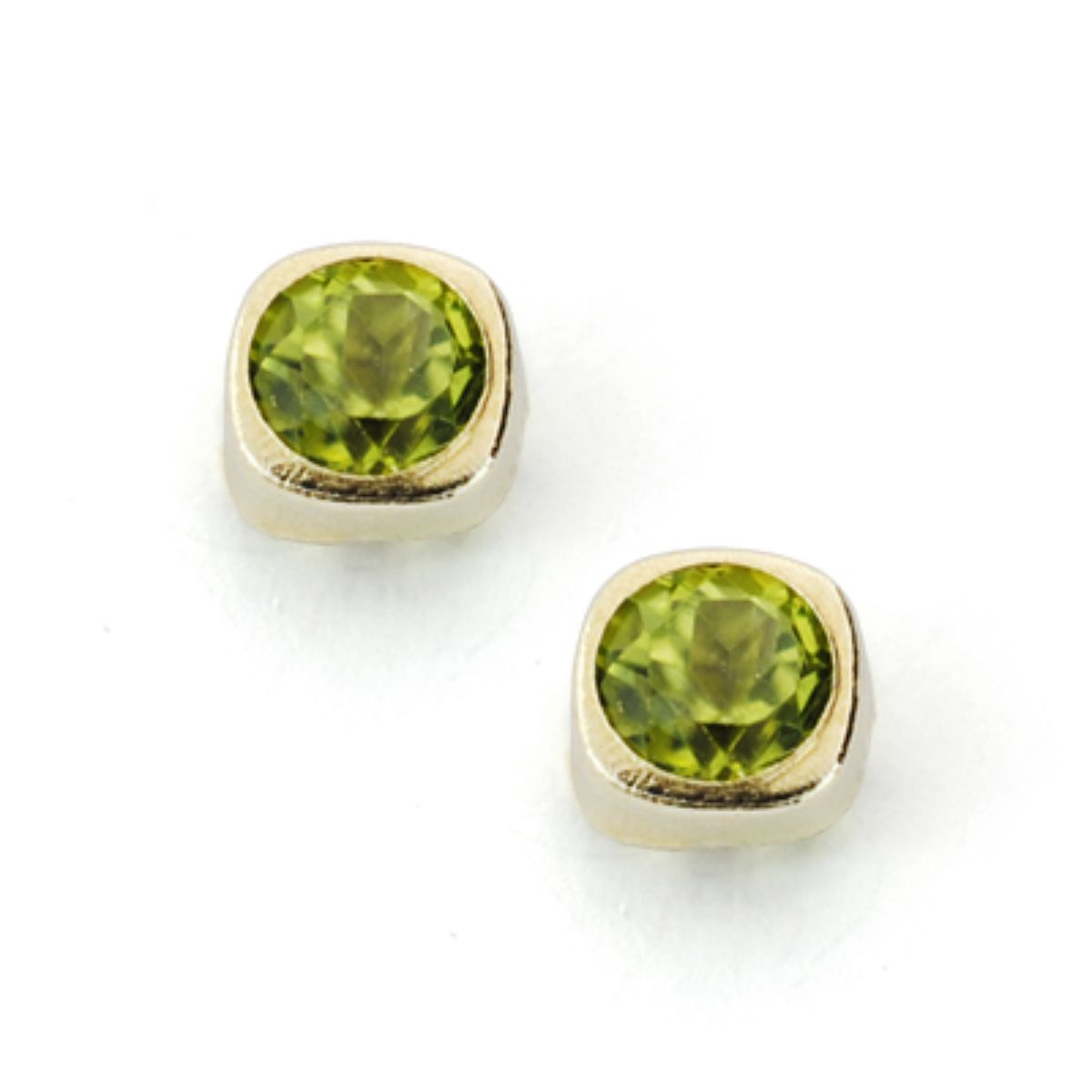 9K Boucles d'oreilles en Or Jaune et Péridot 4X4 mm 0.58 Cts. Fermoir Poussettes Papillon