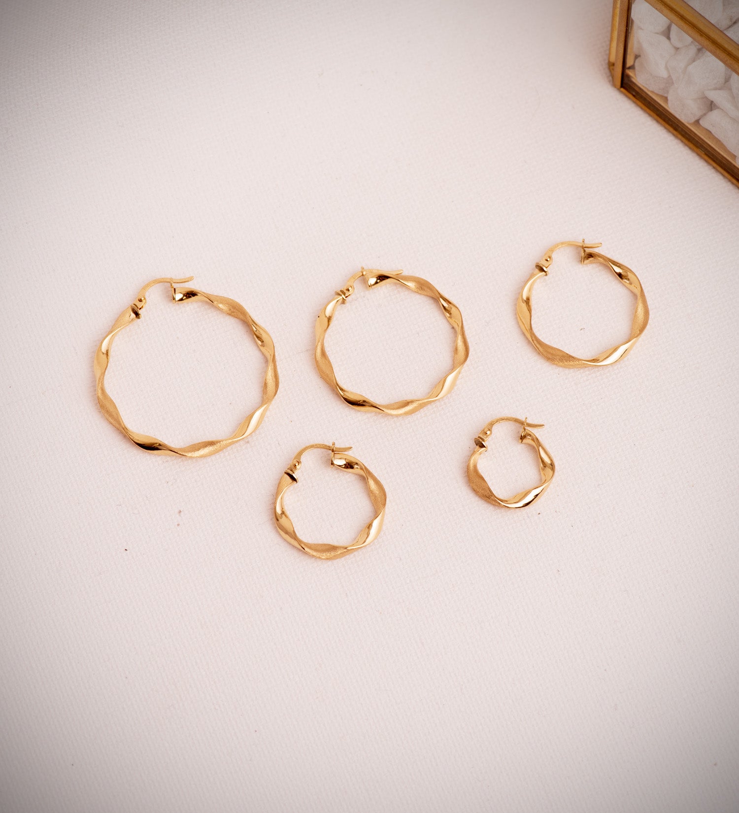 Anneaux Torsadés Creux en Or Jaune 18K Mat et Brillant 24 mm Épaisseur : 3 mm
