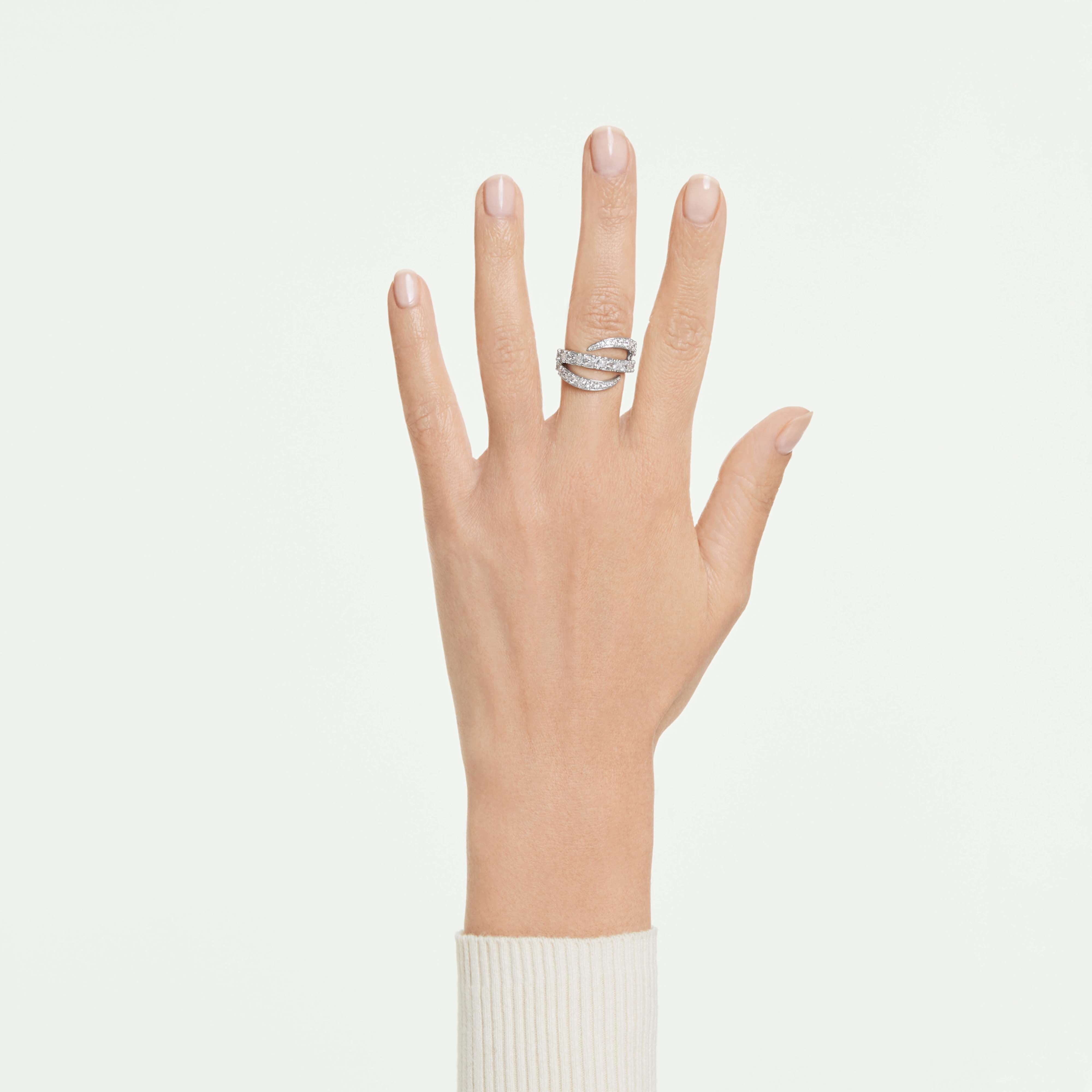 Bague Swarovski - Vienna Swan - Incolore & Argenté sur un mannequin