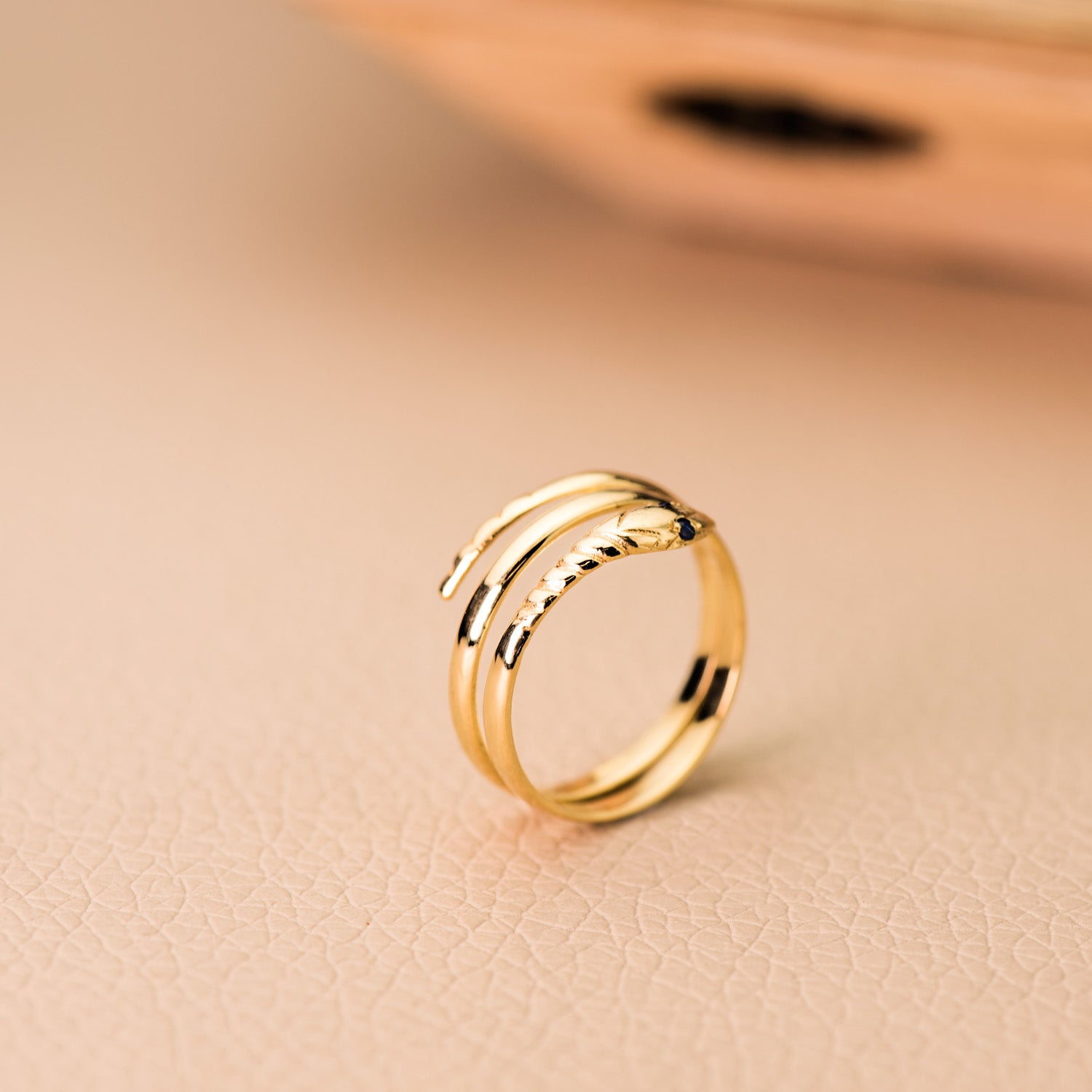 18K gul guld Snake Ring med blå øjne
