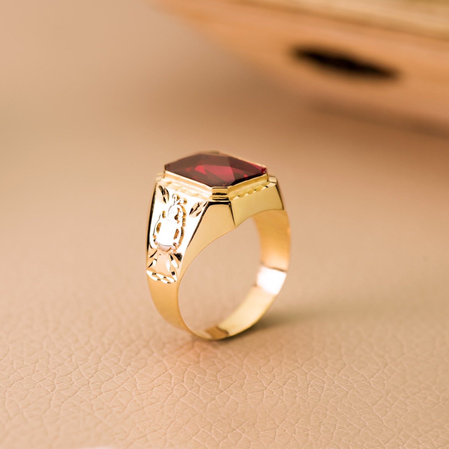 18K Chevalier Homme en Or Jaune Zircon S