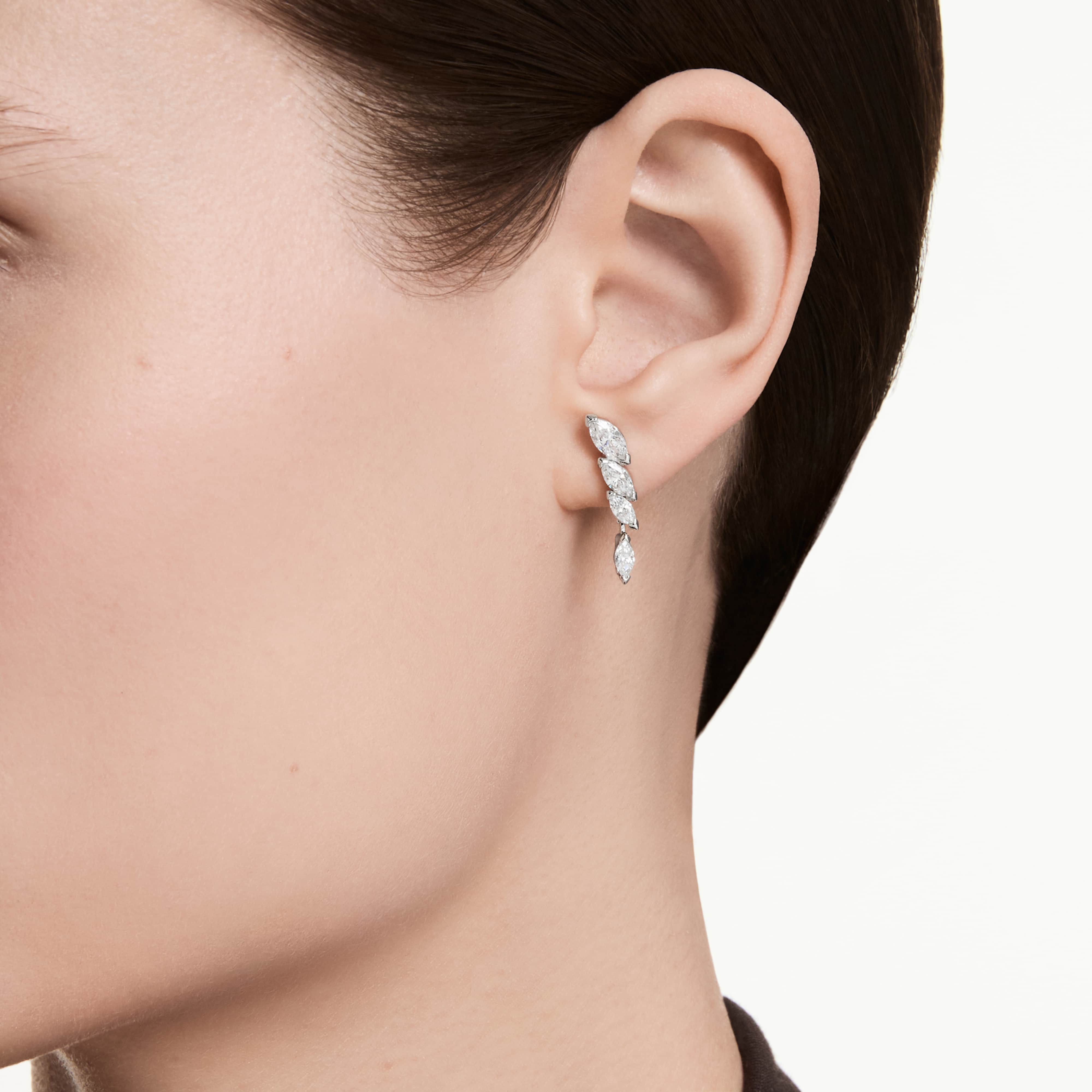 Boucles d'oreilles Swarovski - Mesmera Glam - Blanc & Argenté sur un mannequin
