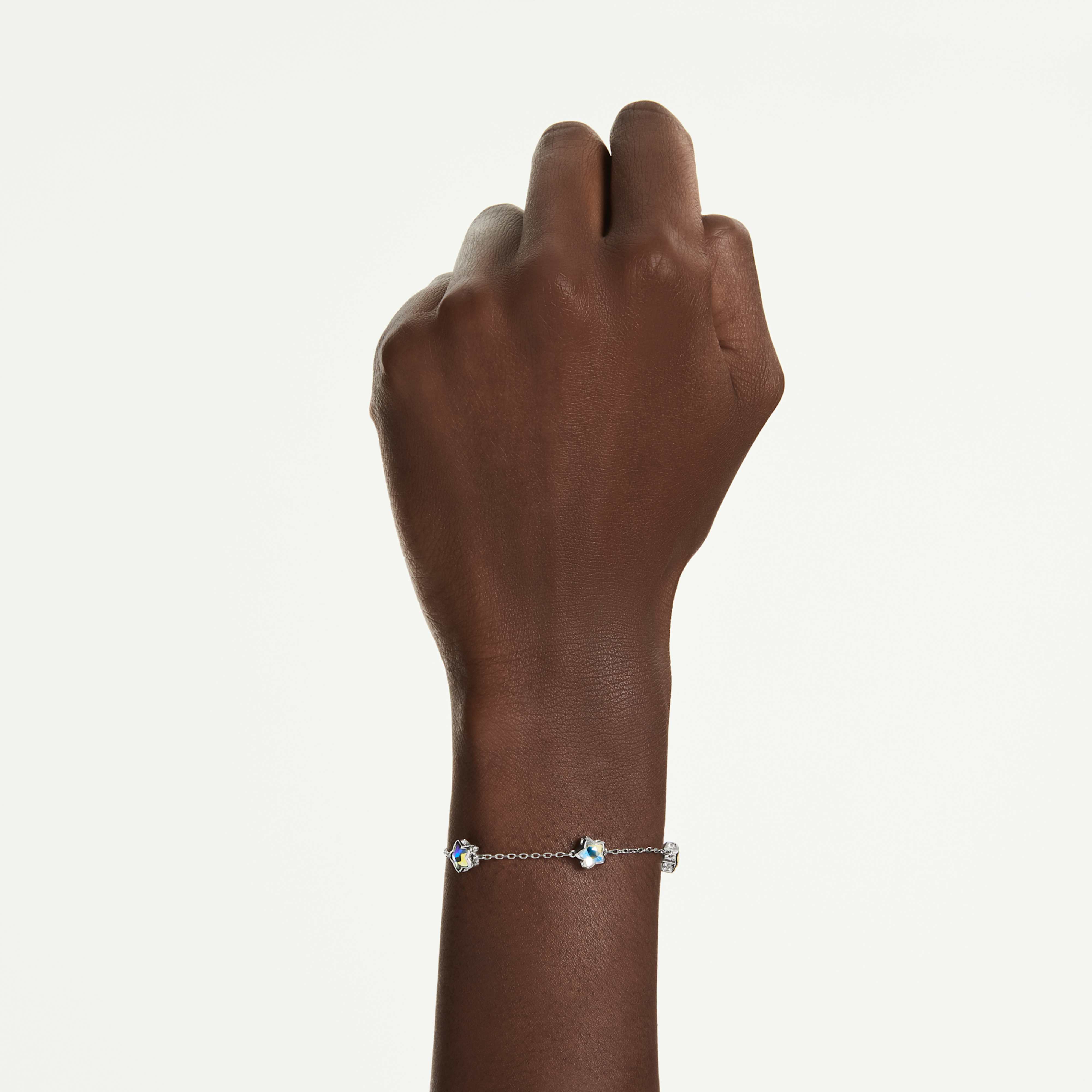 Swarovski armbånd - Chroma - Stjerne - Hvit og sølv på en mannequin