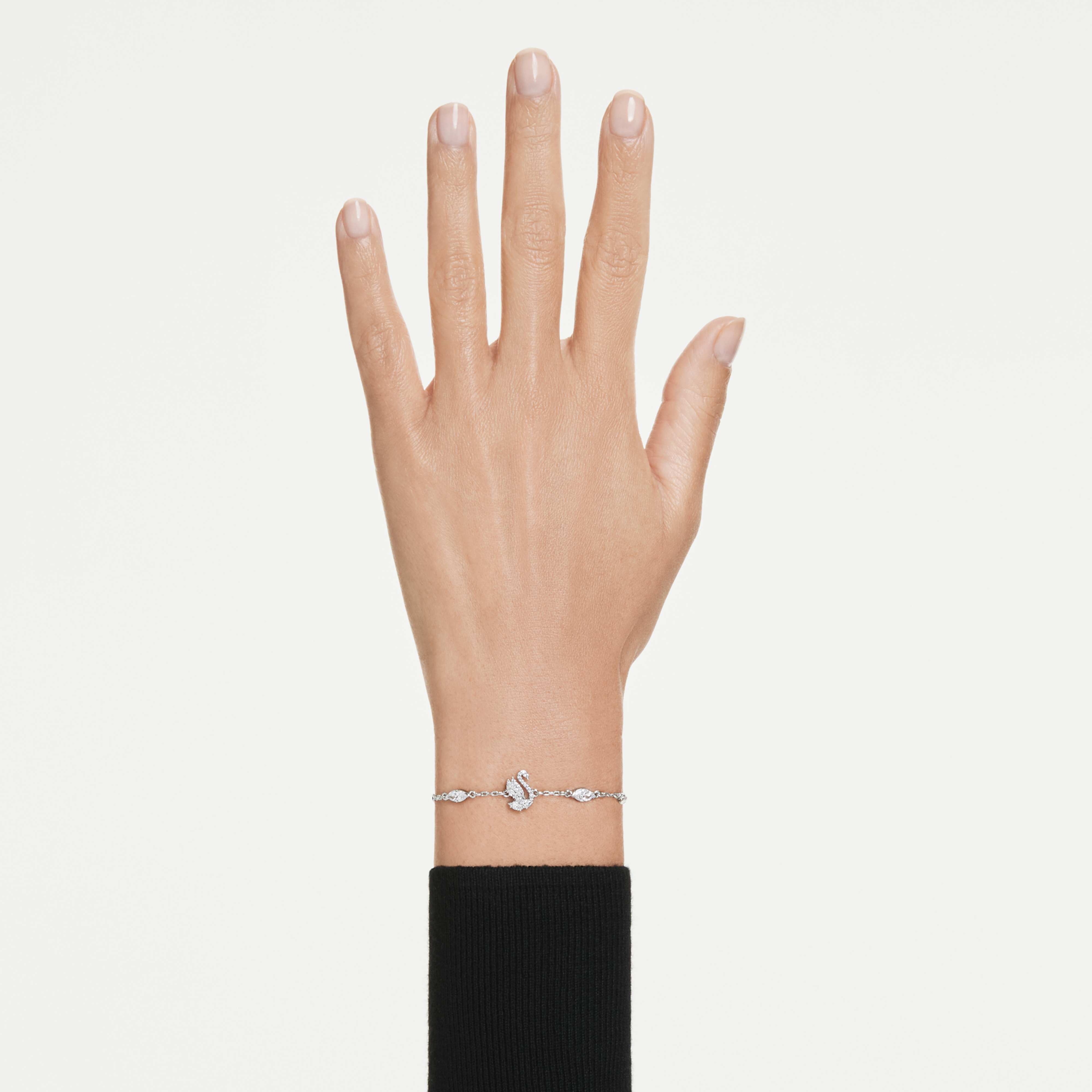 Bracelet Swarovski - Swan Pave - Blanc & Argenté sur un mannequin