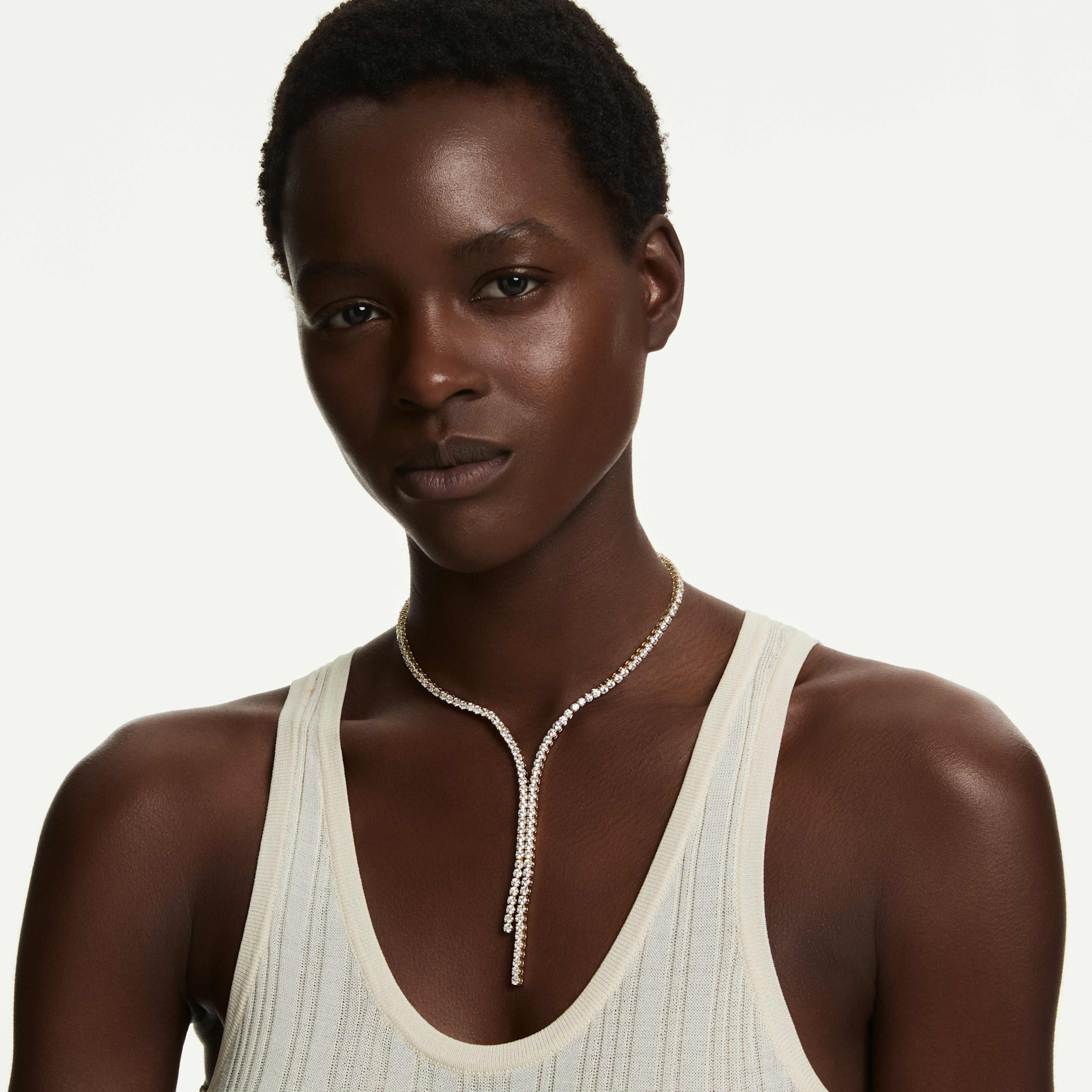 Collier Tennis Swarovski - Matrix Tennis - Blanc & Doré sur un mannequin