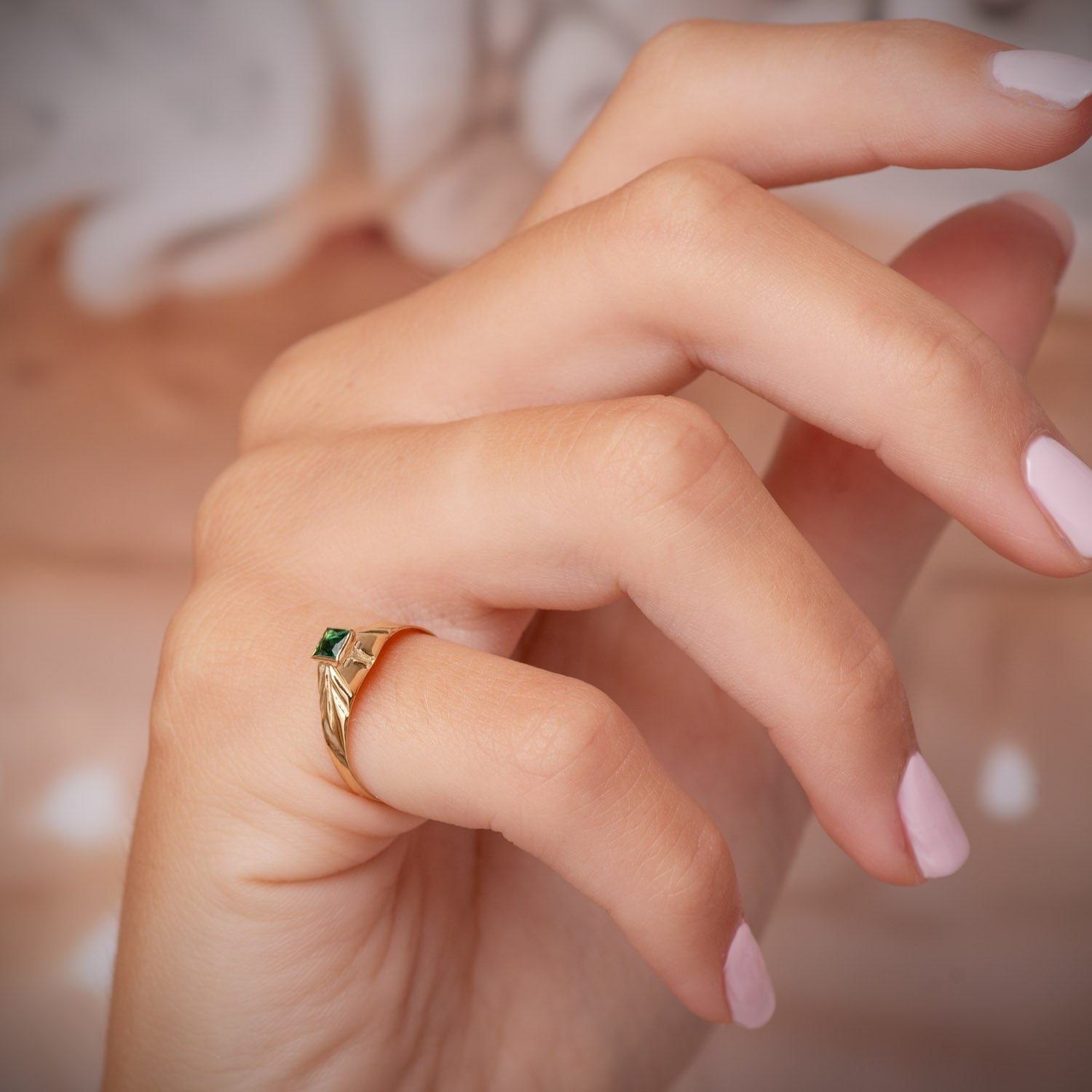 18K gult guld Solitaire Little Baby eller Pinky Finger Square Grön Zirconia 3X3MM