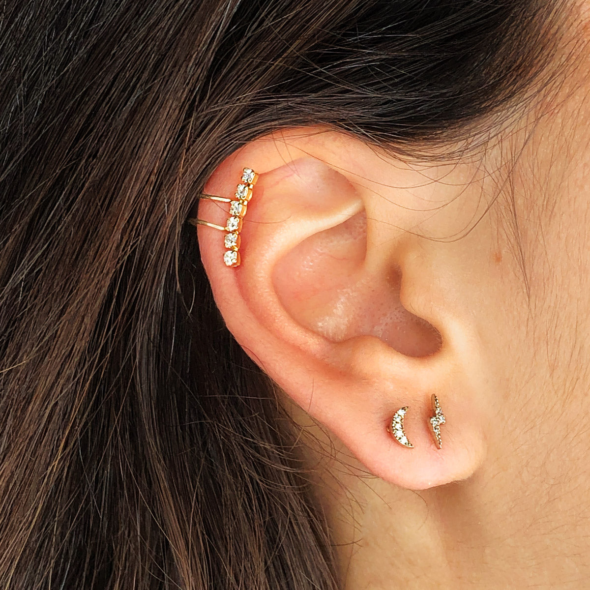 Ear Cuff in oro giallo 18 carati e zirconi. Altezza 15 mm