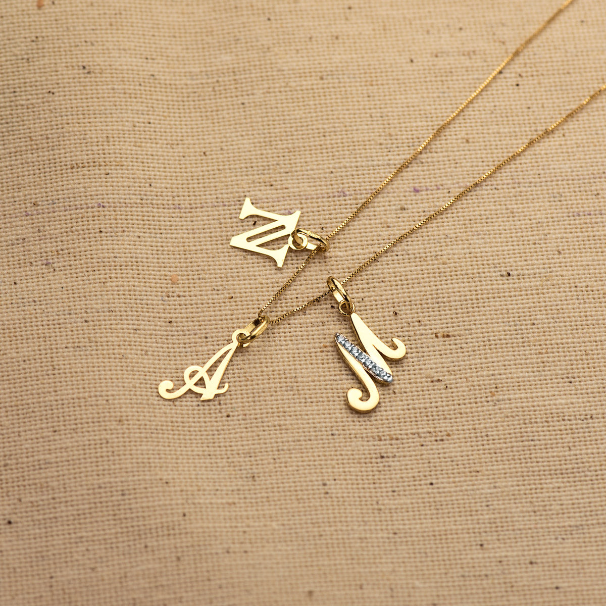 18K geelgouden hanger met initiële "y" 14X8 mm