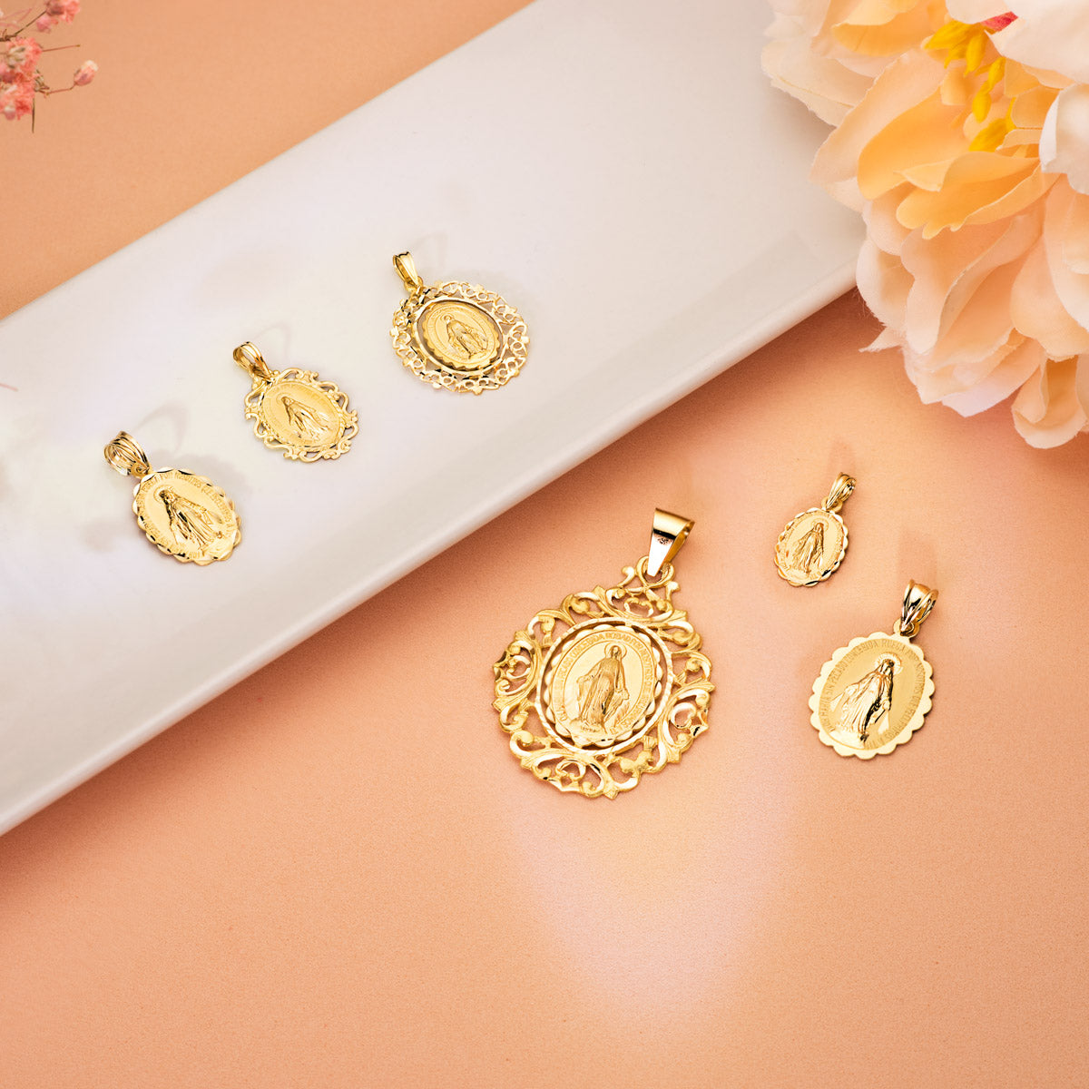 18K Mucizevi Bakire Madalya Çevrili 28X21 mm