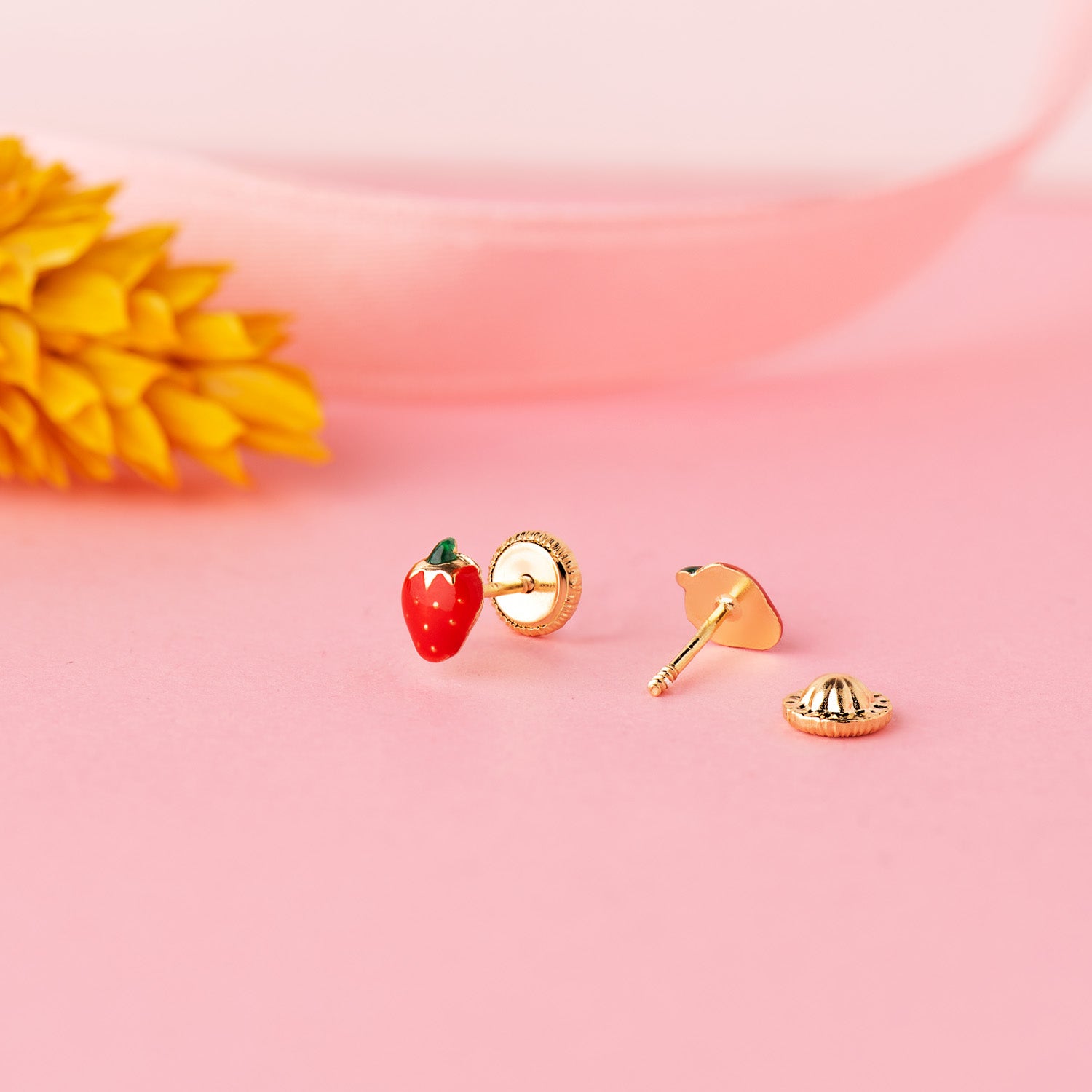 Boucles d'oreilles Fraise Minis Émail Or Jaune 18K 5,5X4 mm Fermoir à Vis