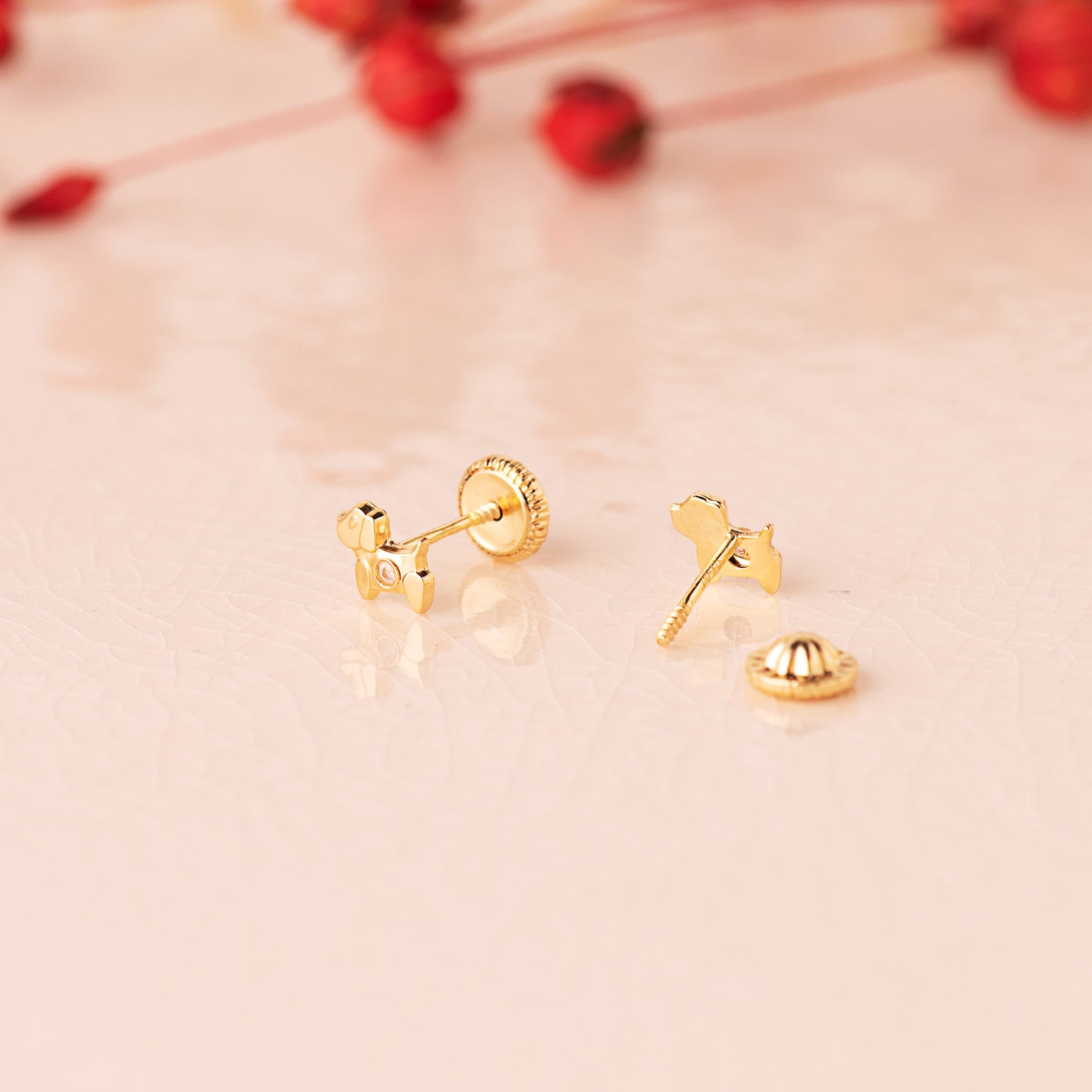 Pendientes Perros en Oro Amarillo de 18 Quilates con Cierre de Rosca de Circonitas 5 x 4,5 mm