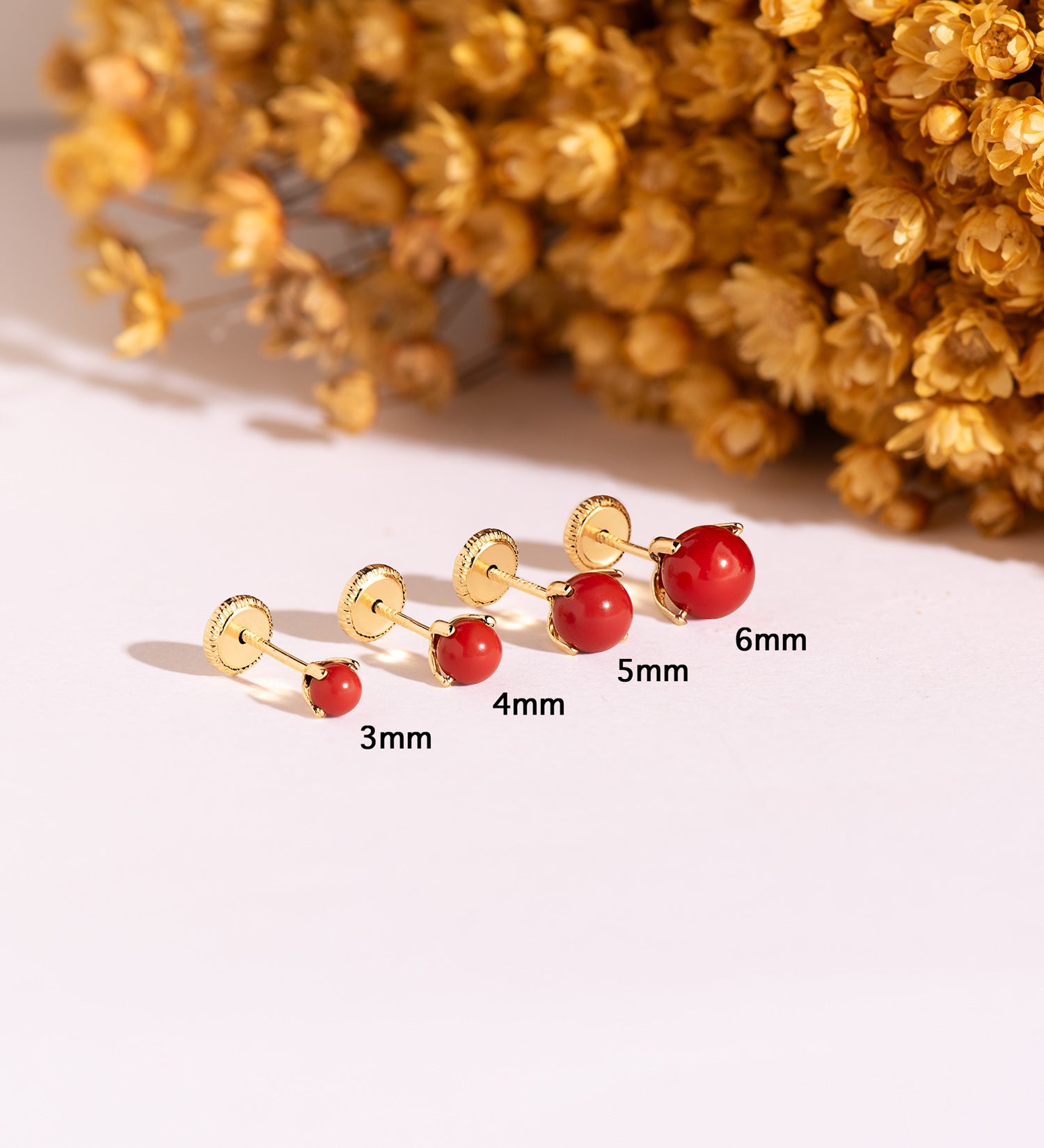Pendientes de Coral de Oro Amarillo de 18K con 4 Puntas Tamaño: 6 mm Cierre de Rosca