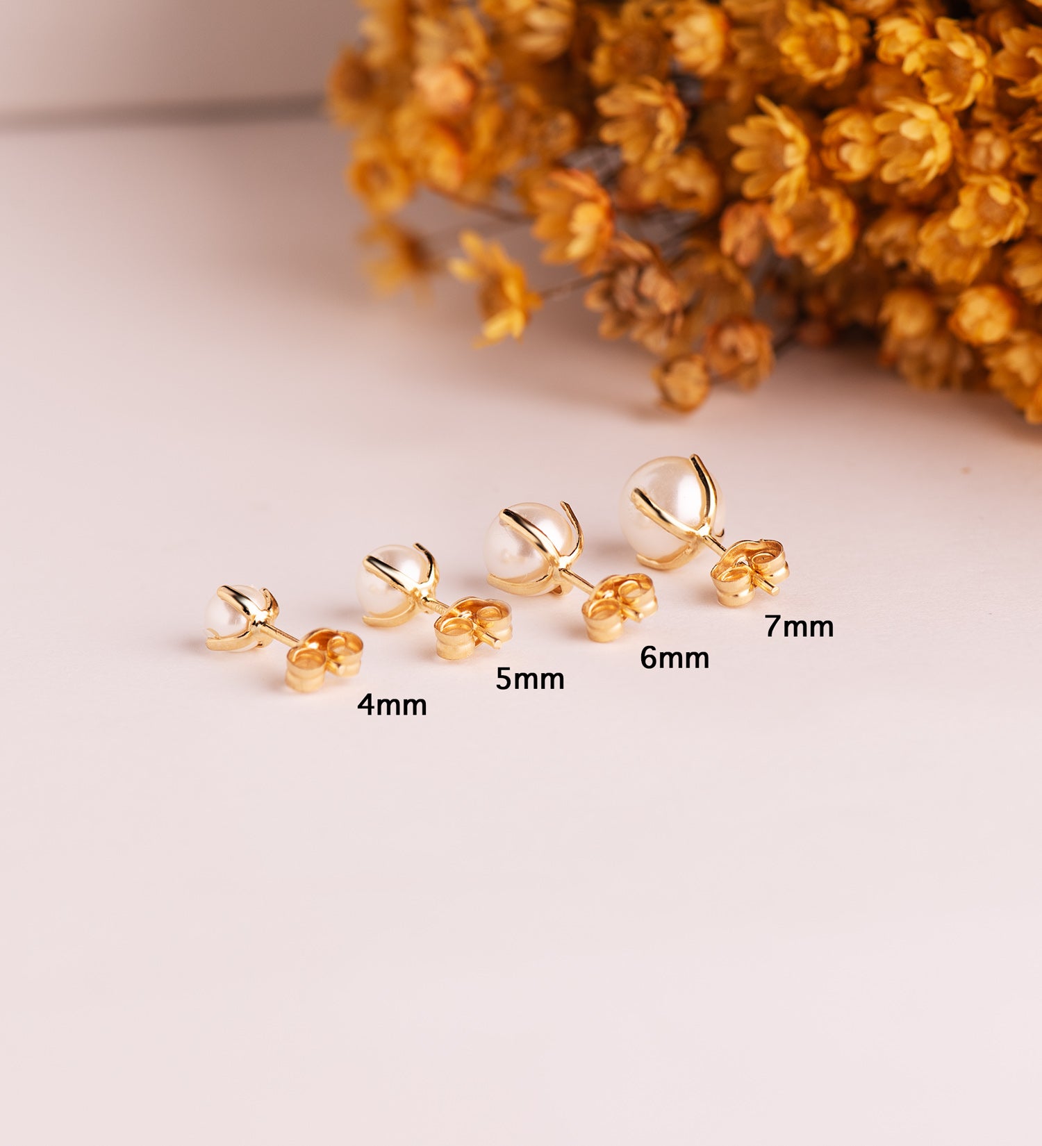 Boucles d'oreilles Perles en Or Jaune 18K avec 4 Griffes Taille : 7 mm Fermoir Poussettes Papillon