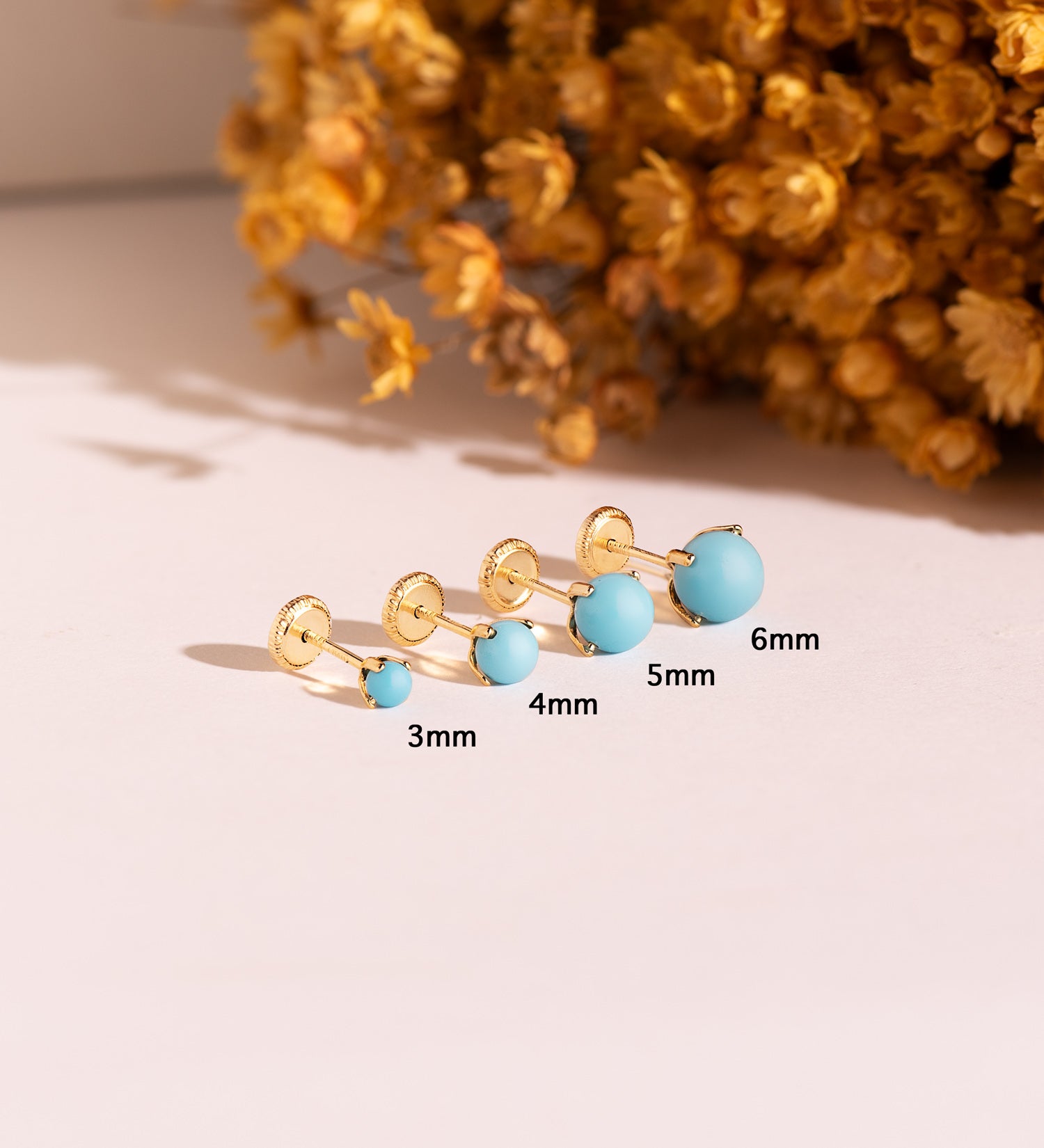Boucles d'oreilles Turquoise en Or Jaune 18K avec 4 Griffes Taille : 4 mm Fermoir a Vis