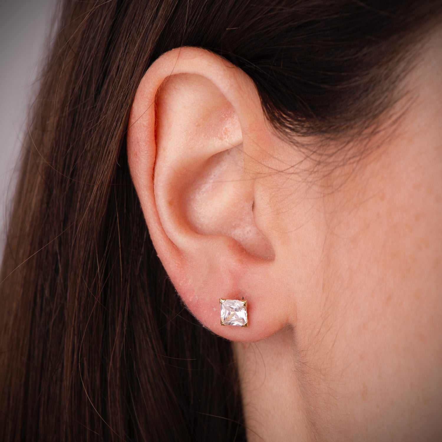 Pendientes Oro Amarillo 18K Circonitas Cuadradas 4 Puntas Ancho: 5MM Cierre Rosca